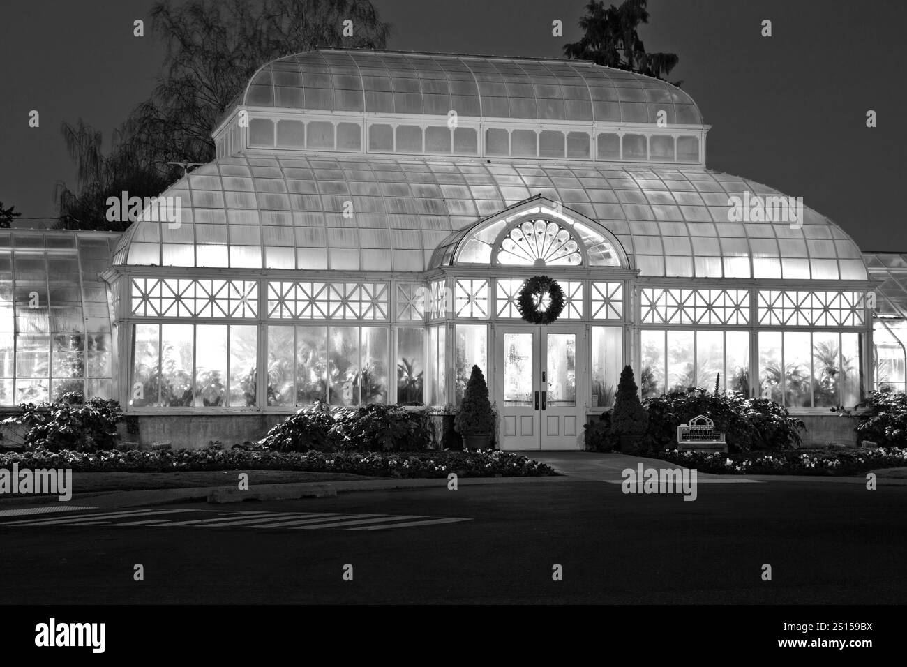 WA15335-00-BW....... WASHINGTON – Abend im Volunteer Park Conservatory in Seattle. Stockfoto
