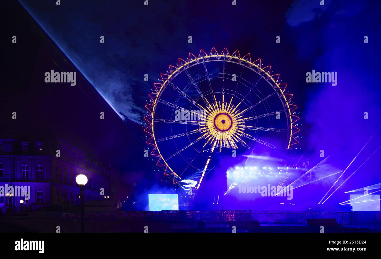 Nachtaufnahme, Probe für Silvesterparty, Theater, Lasershow, Lichtshow, Riesenrad, Schlossplatz, Stuttgart, Baden-Württemberg, Deutschland, E Stockfoto