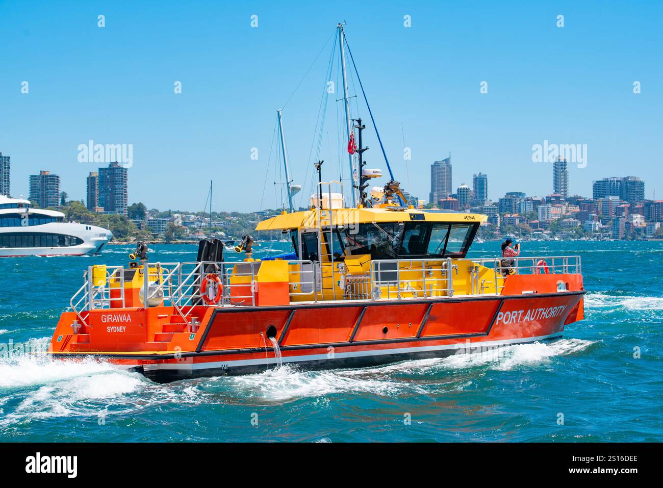 Eines der neuen Feuerwehrschiffe der Port Authority of New South Wales, die 2024 von der australischen Firma Birdon gebaut wurden Stockfoto