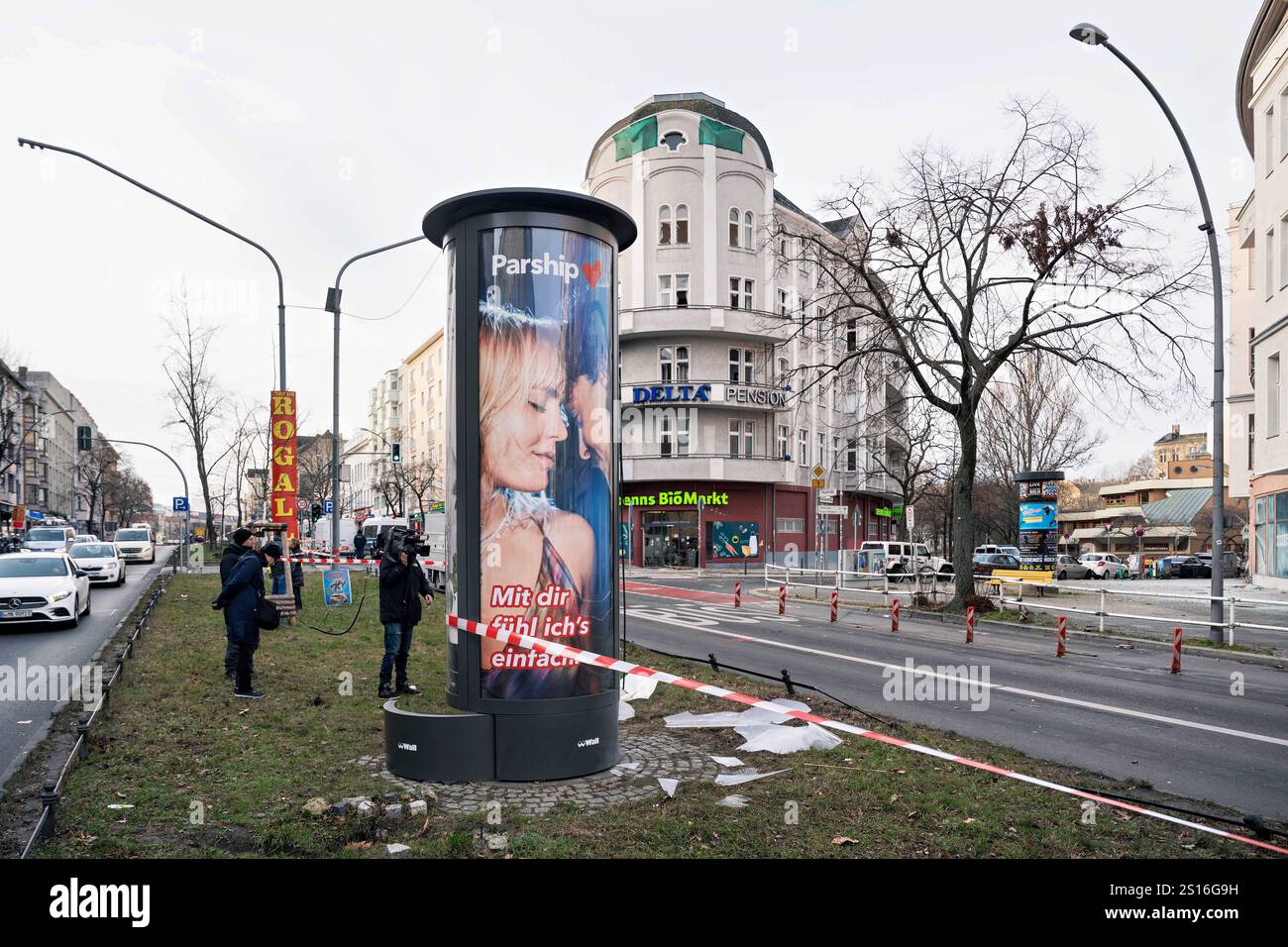 01.01.2025,Neujahr,Berlin,Impressionen vom ersten Tag des Jahres 2025.Zahlreiche Fensterscheiben von Wohnhäusern sind durch Feuerwerkskörper zu Schaden gekommen. Bezirk Schöneberg Hauptstraße/Belziger Straße/Vorbergstraße Stockfoto