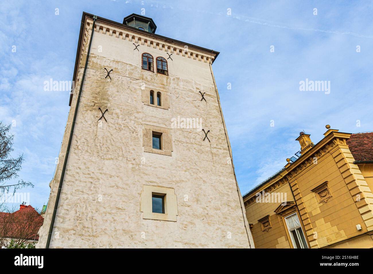 Lotrščak Turm: Ein zeitloser Wächter mit Blick auf das historische Zagreb Stockfoto