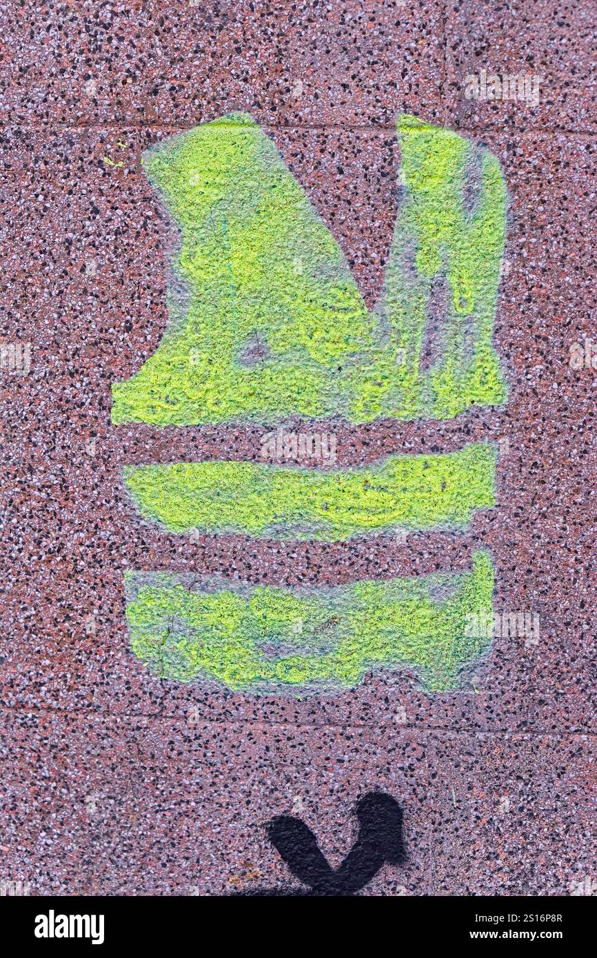 Belgrad, Serbien - 28. November 2020: Schablonenspray an der Wand gelber Weste Protestbewegung in der Hauptstadt. Stockfoto