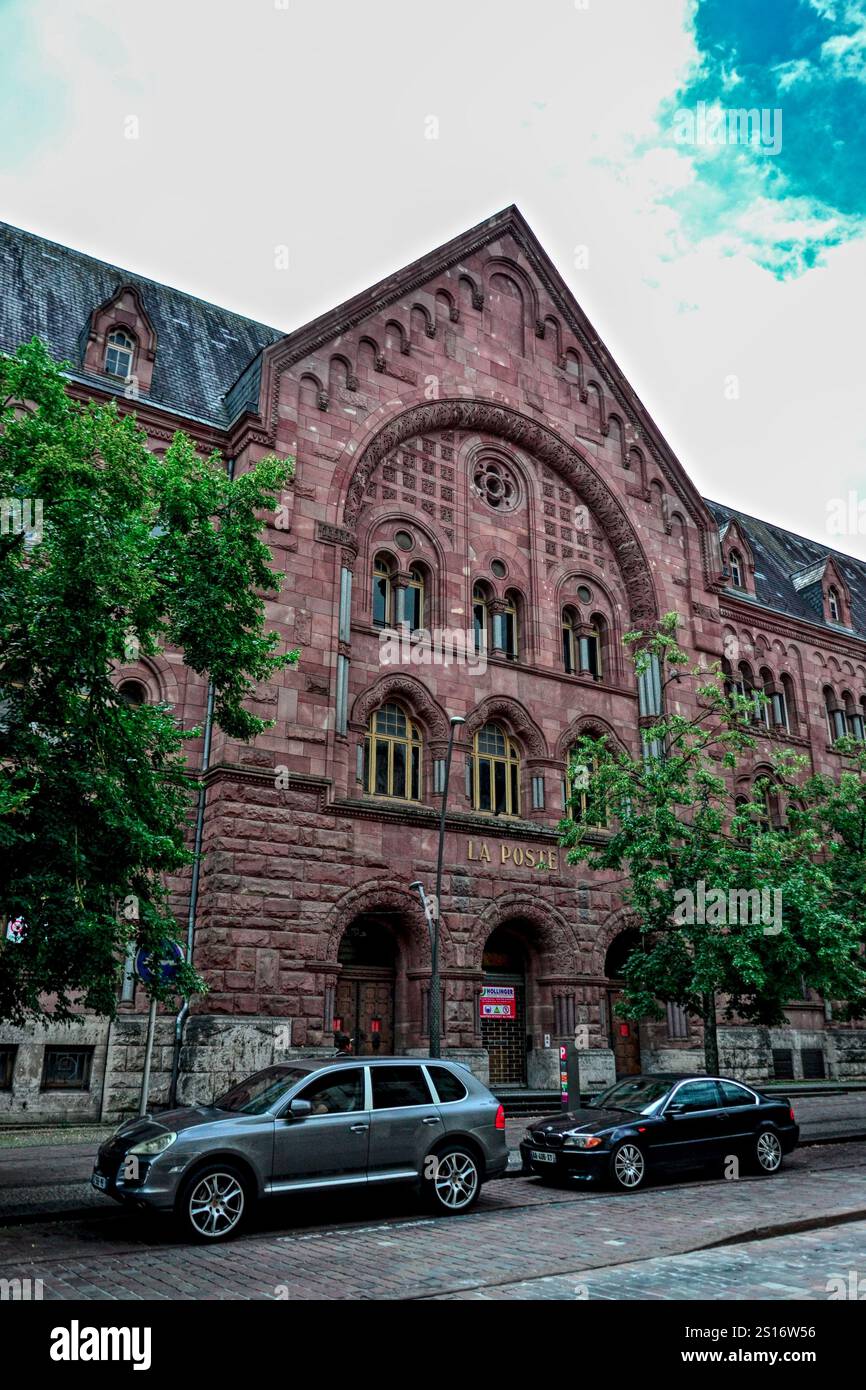 Metz, Frankreich - 7. August 2024 : Blick auf das Postamt von Metz, vor dem Bahnhof. Es ist im neo-römischen Stil. Stockfoto