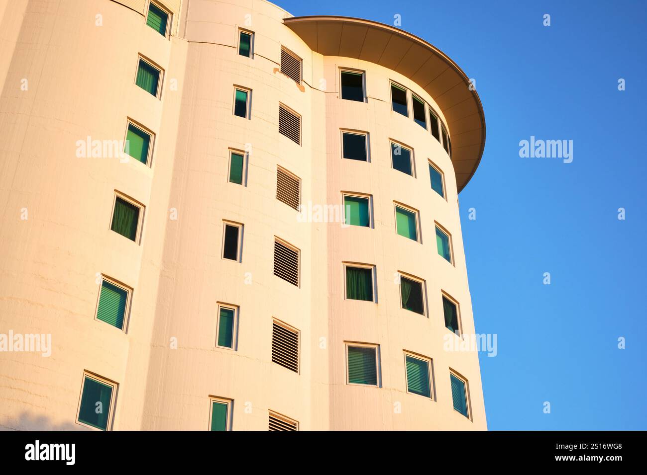 Die Silos Waterfront, ein Wohngebäude, das früher die CBH-Kornsilos war und heute in Wohnungen umgewandelt wird, Bunbury, Western Australia. Stockfoto