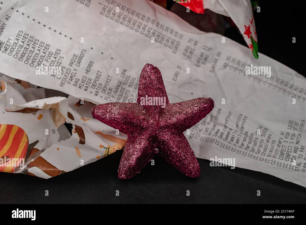 Einkaufsrechnung, weihnachtskosten, Urlaubskosten, Haushaltsbudget Stockfoto