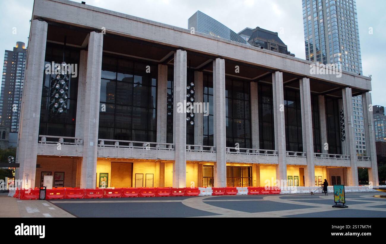 David H. Koch Theater, Heimstadion des New York City Ballet, Blick in der Abenddämmerung, New York, NY, USA Stockfoto