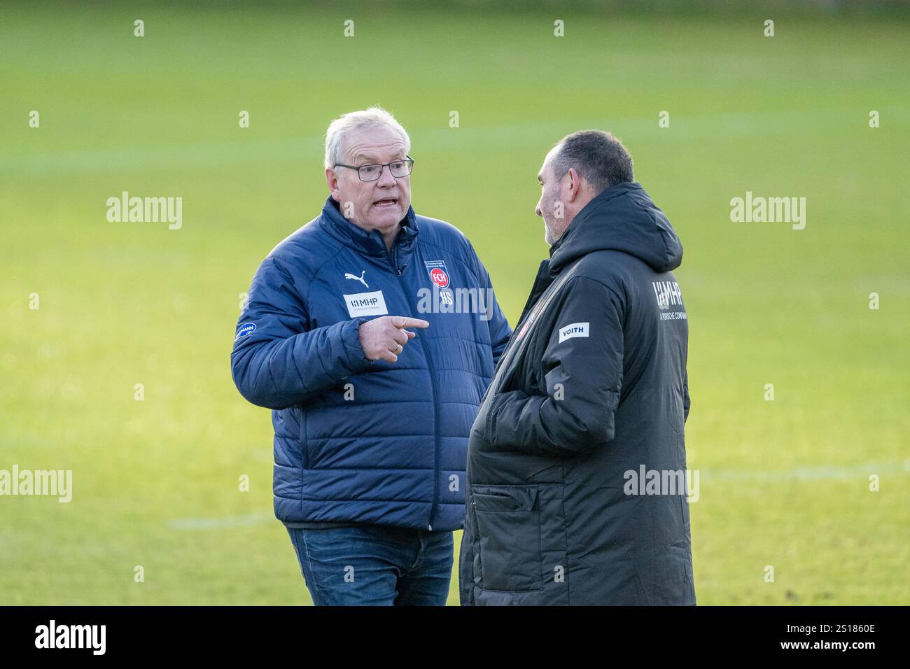 Frank Schmidt (FC Heidenheim, Cheftrainer), Holger Sandwald (FC Heidenheim, Vorsitzender), GER, FC Heidenheim, Fussball, Bundesliga, Trainingsauftakt, Winterpause, Spielzeit 2024/2025, 01.01.2025, Eibner-Pressefoto/Sascha Walther Stockfoto