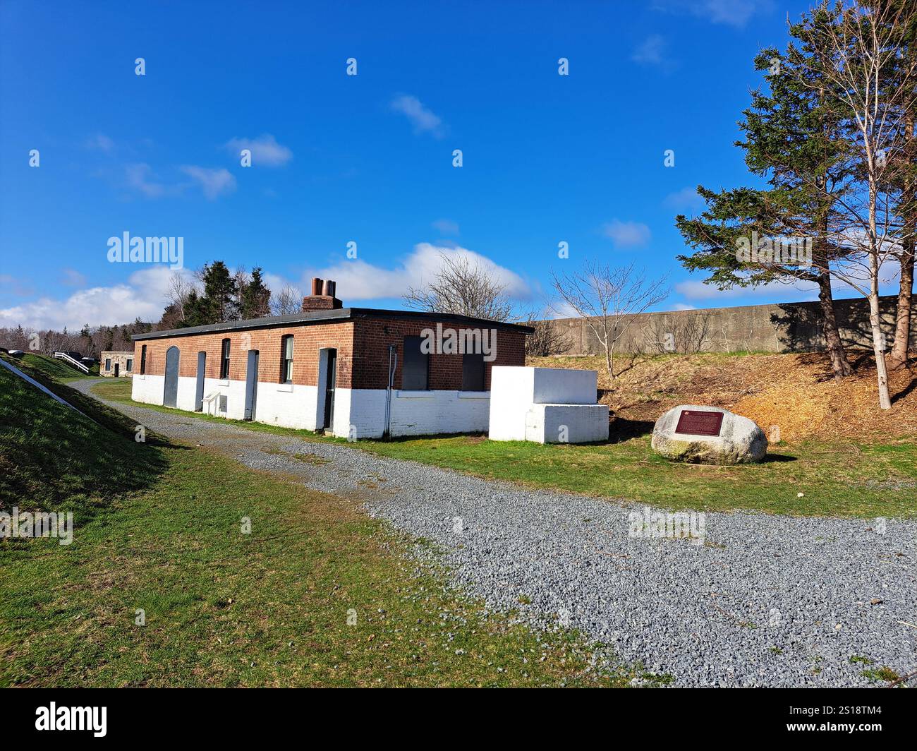 Verteidigungsmauern an der York Redoubt National Historic Site in Fergusons Cove, Nova Scotia, Kanada Stockfoto