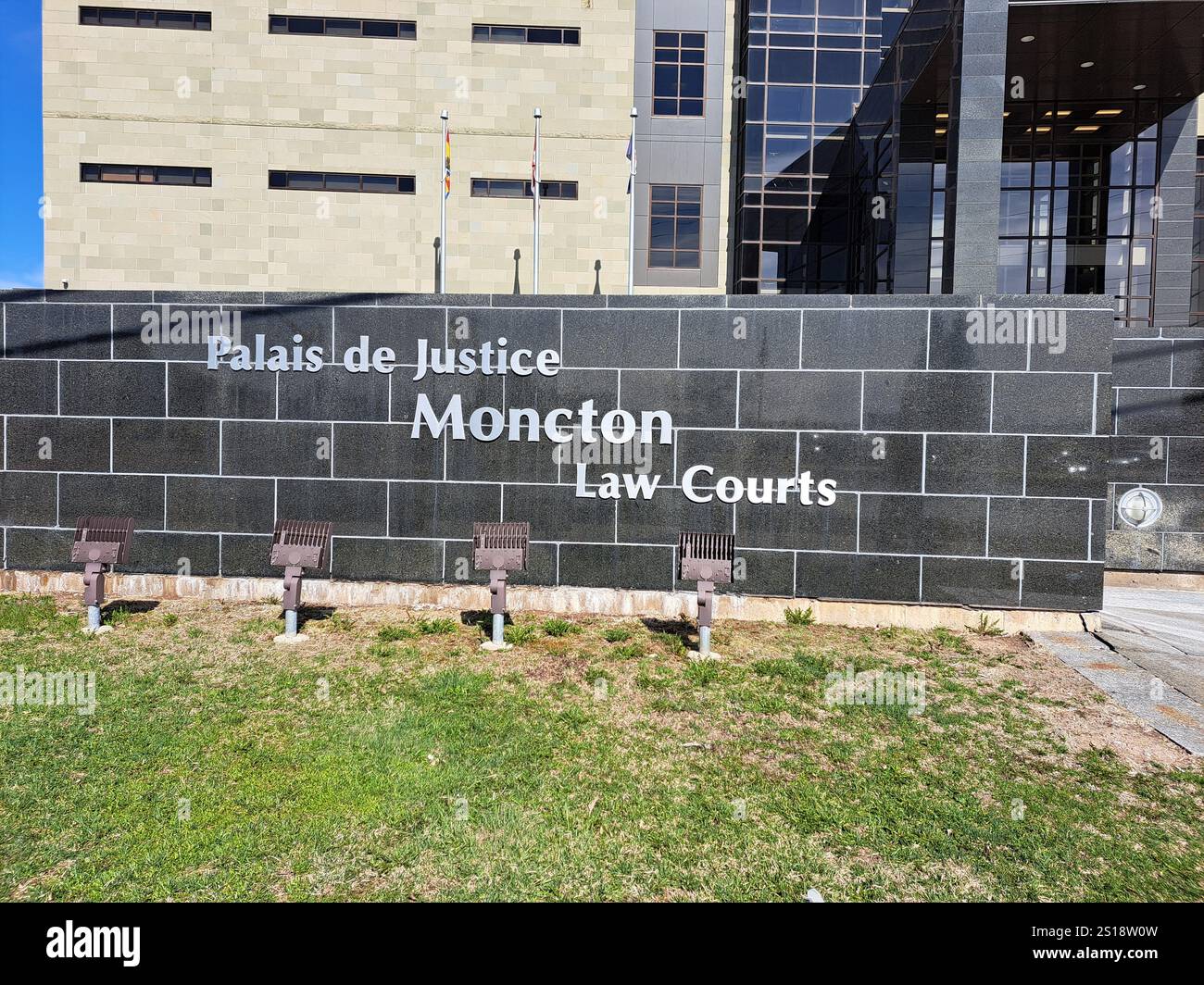 Gerichtsbeschriftung am Assomption Blvd im Zentrum von Moncton, New Brunswick, Kanada Stockfoto