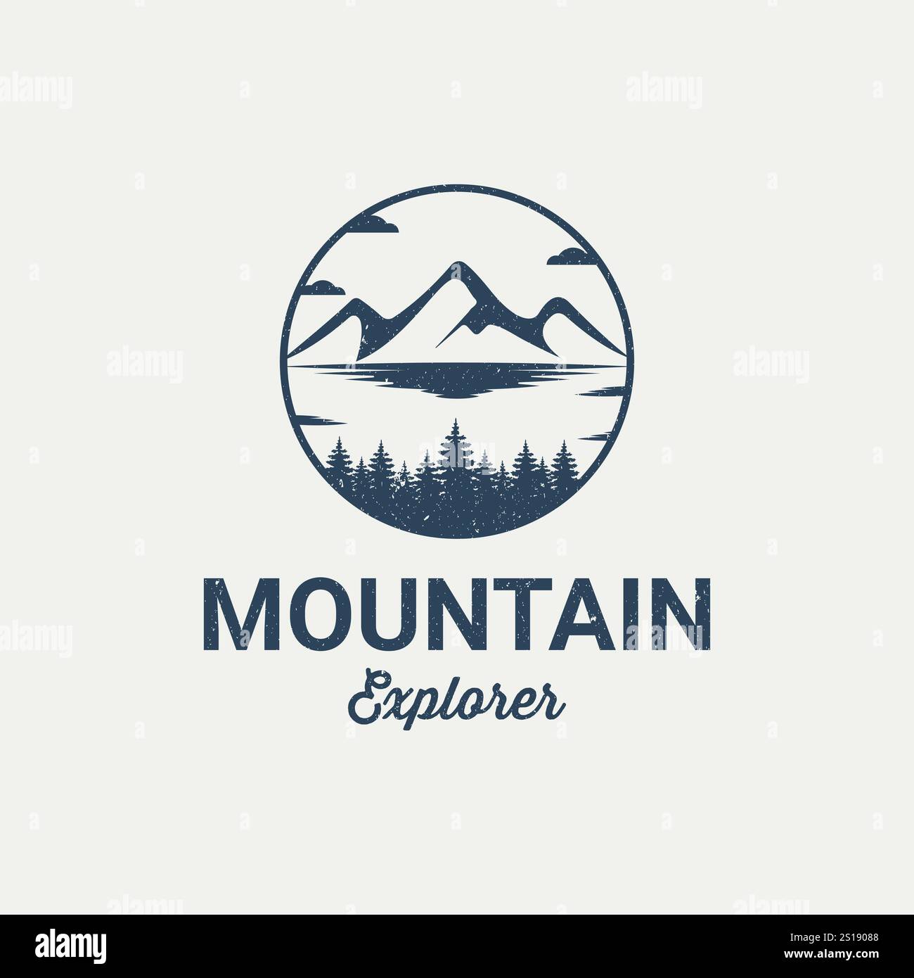 Mountain Logo Outdoor Emblem Circle - Abenteuer Tierwelt Kiefernwald Design, Wandern Erkundung Natur, Camping Basecamp Lagerfeuer alpinen himalaya Stock Vektor