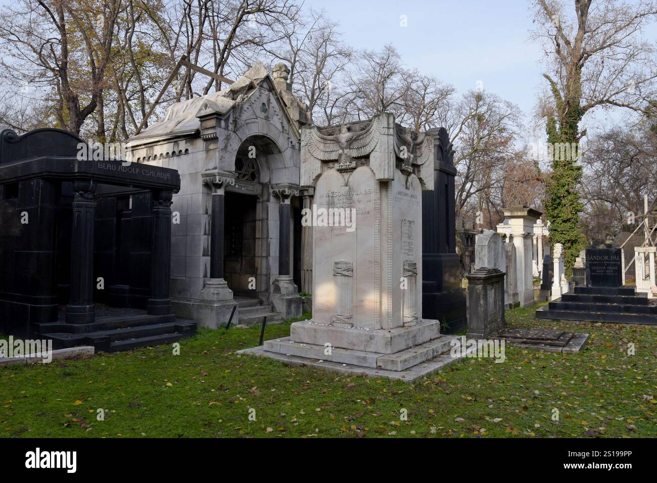 Jüdischer Friedhof in der Salgotarjani-Straße, Budapest, Ungarn, Dezember 2022 Stockfoto