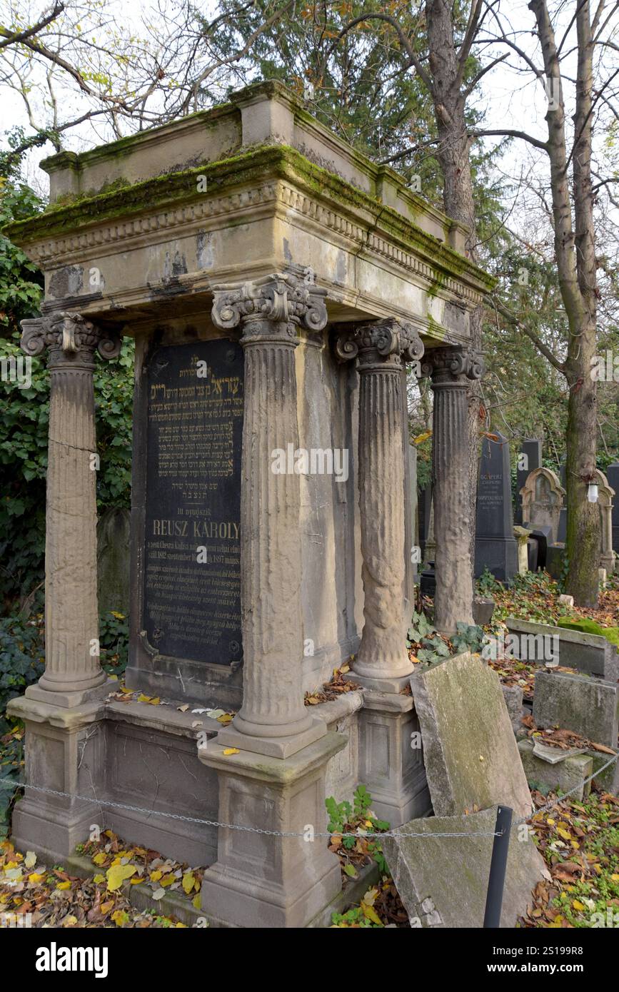 Jüdischer Friedhof in der Salgotarjani-Straße, Budapest, Ungarn, Dezember 2022 Stockfoto