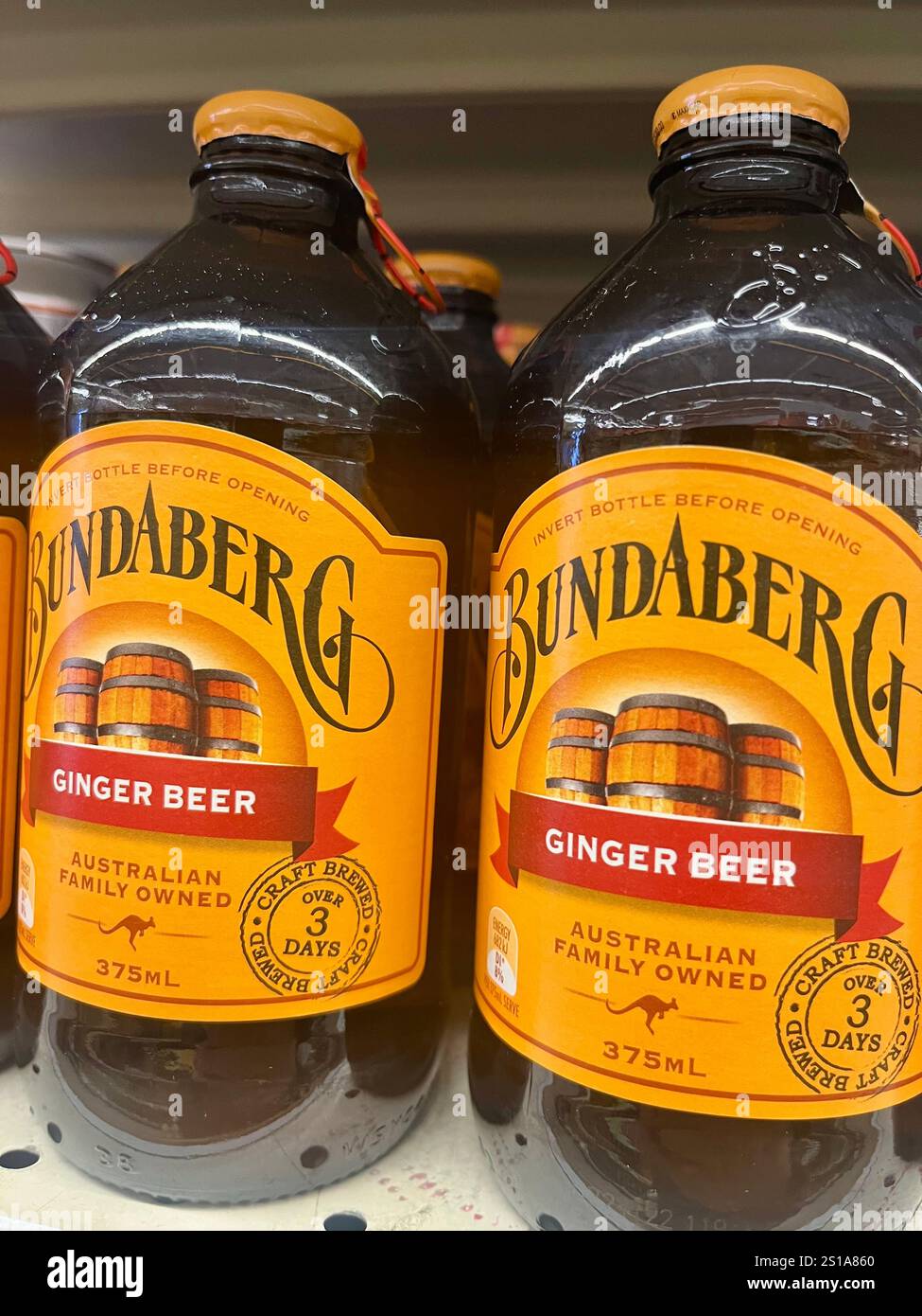 Bundaberg, Ingwerbier, australisches Ingwerbier, Supermarkteinrichtung, Konsum, Supermarkt-Ausstellung, Bundaberg-Bier, Familienmarke Stockfoto