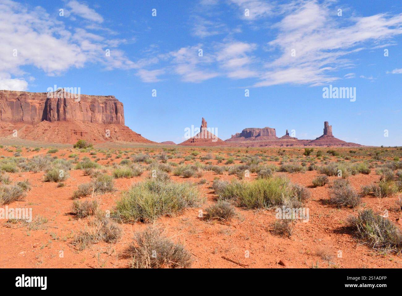 USA, Utah, Monument Valley Park, im Navajo Tribal Reservation, Sentinel mesa, Big indian und andere Buttes Stockfoto