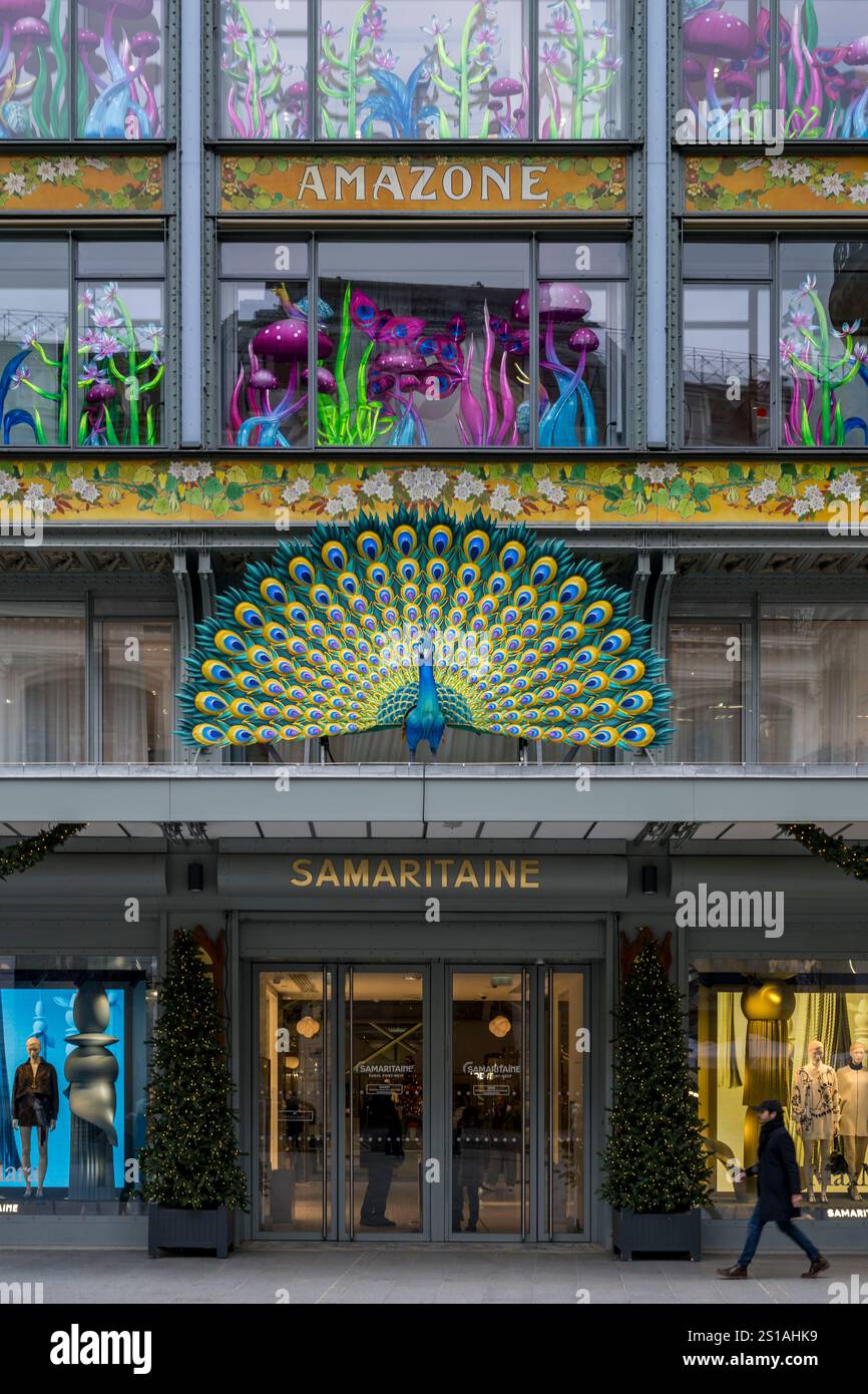 Frankreich, Paris, das Kaufhaus La Samaritaine während der Weihnachtsfeiertage, Kreationen von Thoiry Lumières Sauvages in den Fenstern der Fassade Stockfoto