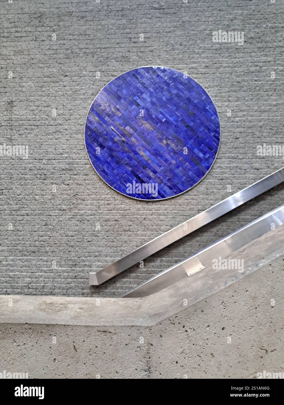 Blauer Kreis an der U-Bahnstation Georges-Vanier in Montreal, Quebec, Kanada Stockfoto