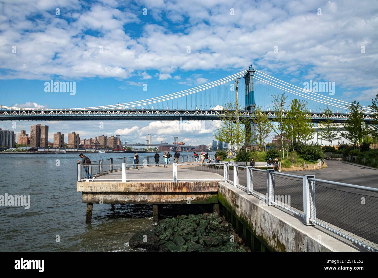 Manhattan Bridge und Brooklyn Bridge Park, Brooklyn, New York City Stockfoto