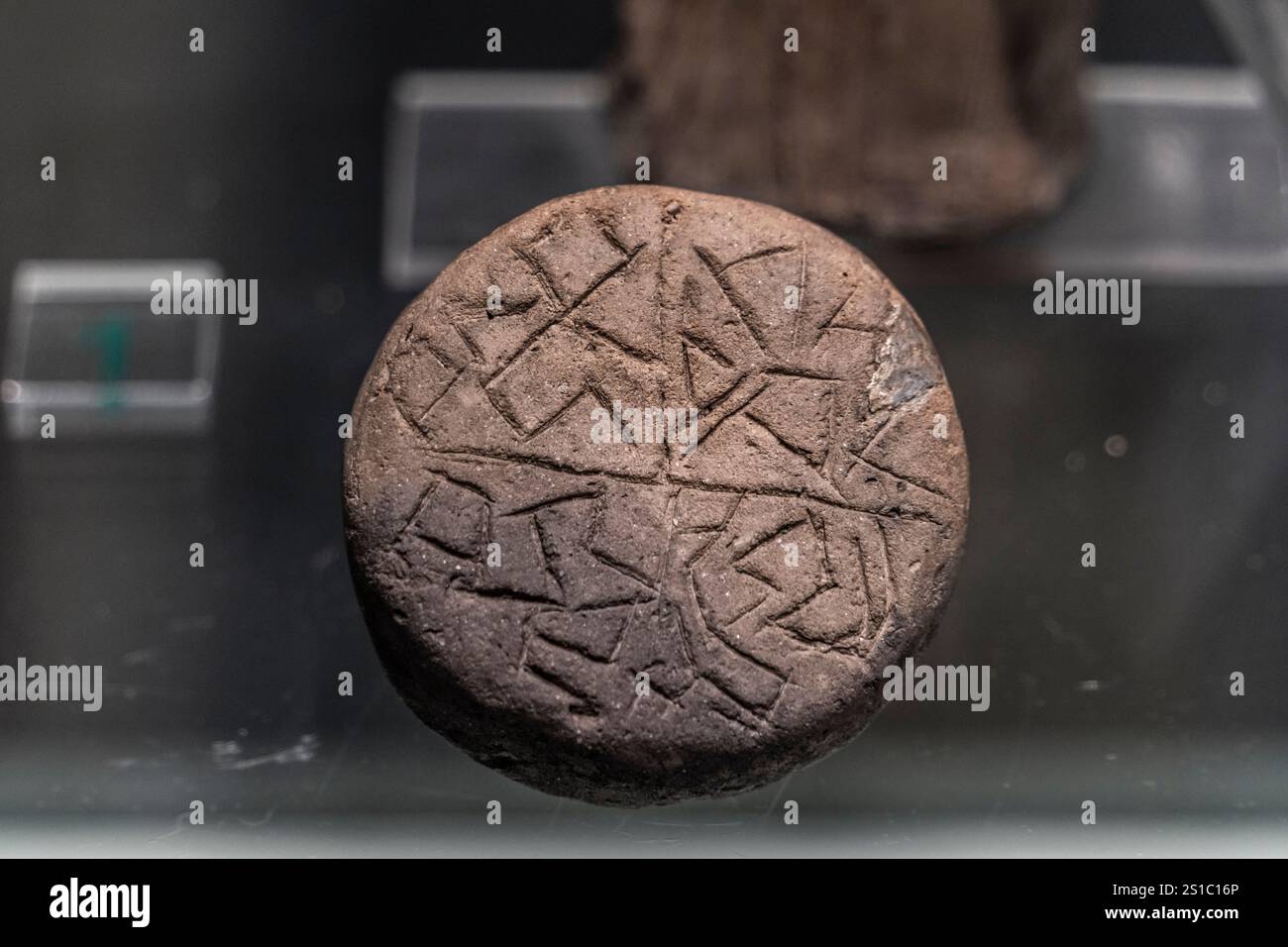 Karanovo-Siegel, eingeprägtes Siegel mit eingeprägten Schildern, Chalkolithikum, 5. Jahrtausend v. Chr., Bulgarisches Archäologisches Nationalmuseum, Sofia, Republik Bulgar Stockfoto