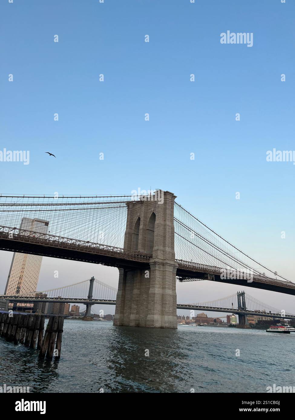 Brooklyn Bridge in New York City bei Sonnenuntergang Stockfoto