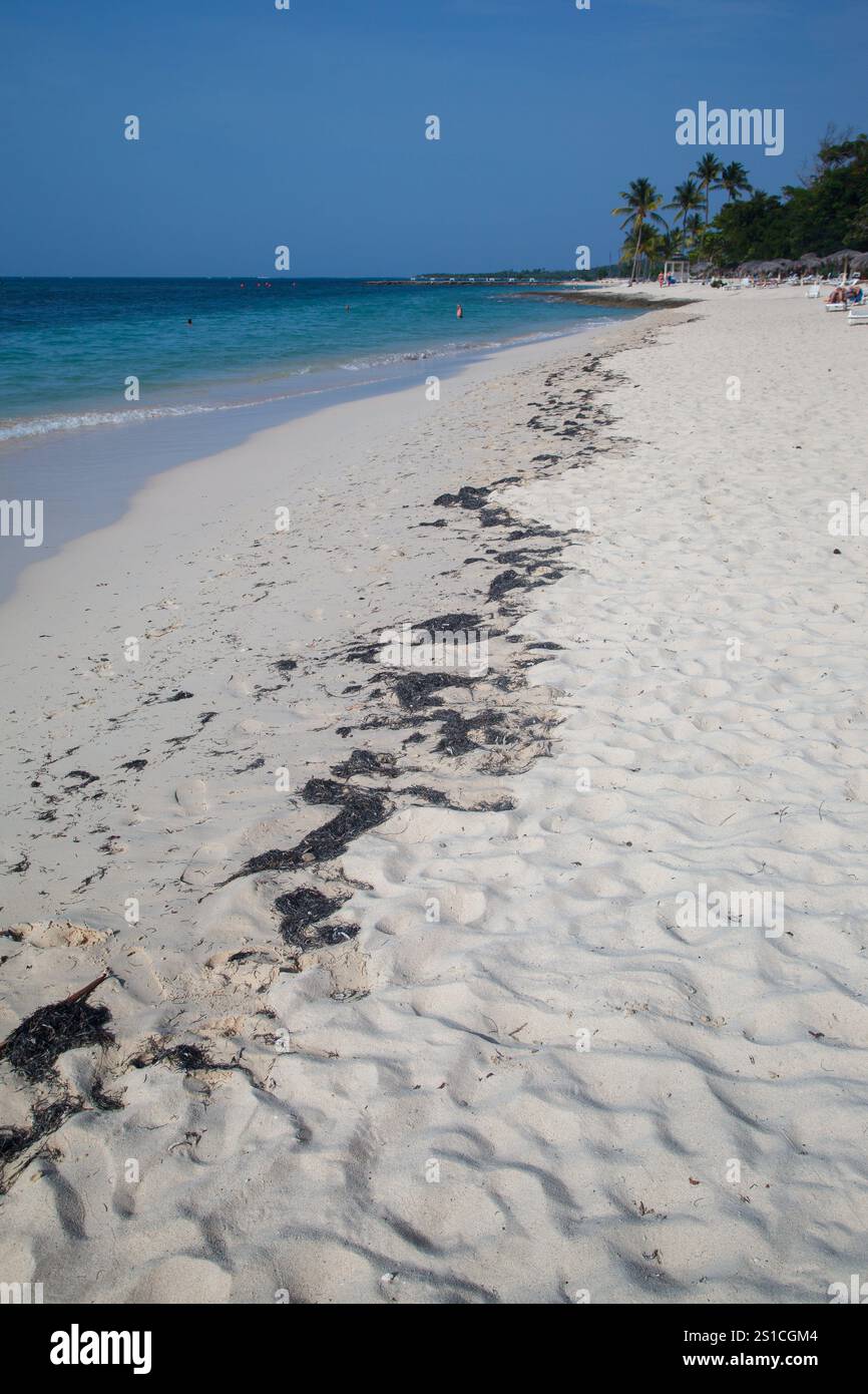 Die Bany Beach Bay mit unberührtem karibischem Wasser in Guardalavaca, Provinz Hoguin, Kuba Stockfoto