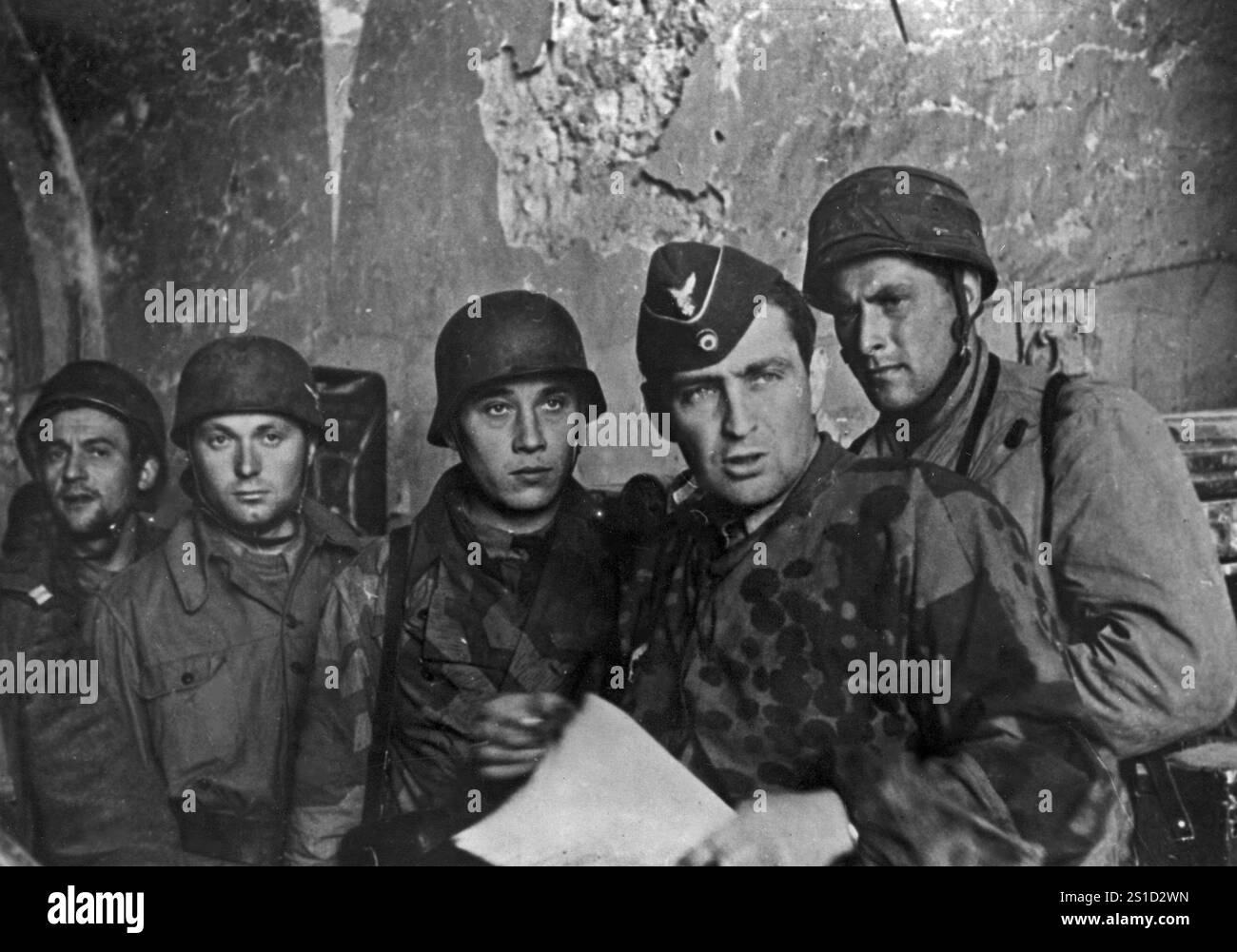 MONTE CASSINO, ITALIEN - März 1944 - Deutsche Fallschirmjäger der 3. FJR 'Grüne Teufel' der Wermacht während der Schlacht von Monte Cassino, die war Stockfoto