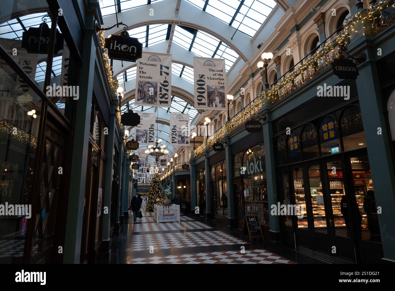 Great Western Arcade zu Weihnachten, Birmingham, West Midlands, England, Großbritannien Stockfoto
