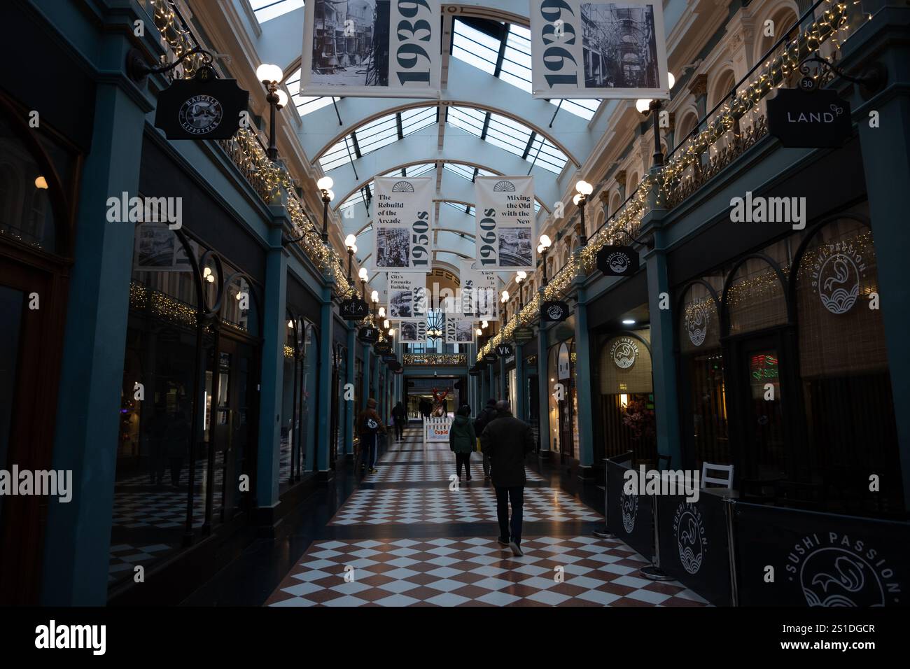 Great Western Arcade zu Weihnachten, Birmingham, West Midlands, England, Großbritannien Stockfoto
