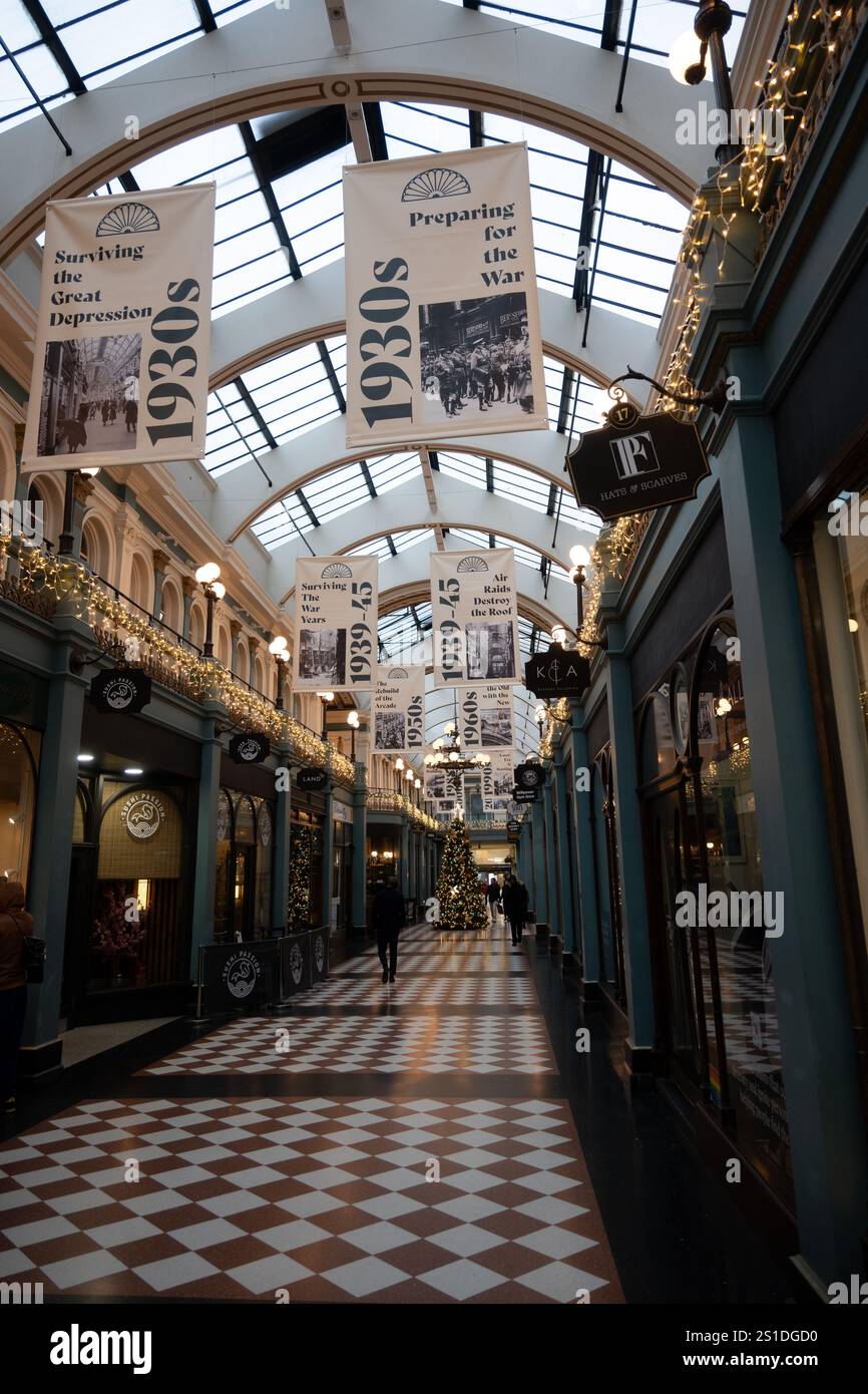 Great Western Arcade zu Weihnachten, Birmingham, West Midlands, England, Großbritannien Stockfoto