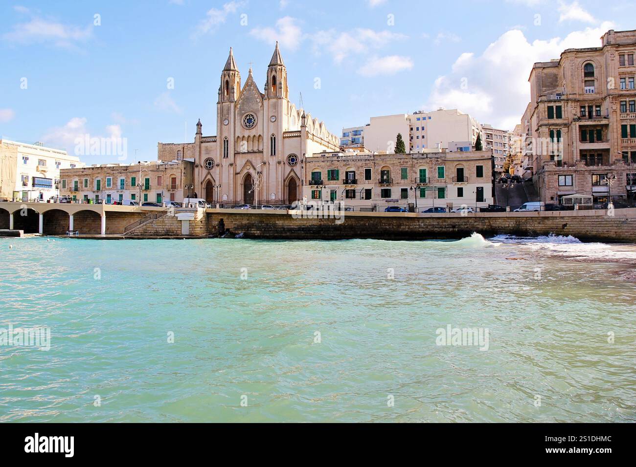 Wunderschöne St. Julian Bay oder Balluta Bay auf Malta Stockfoto