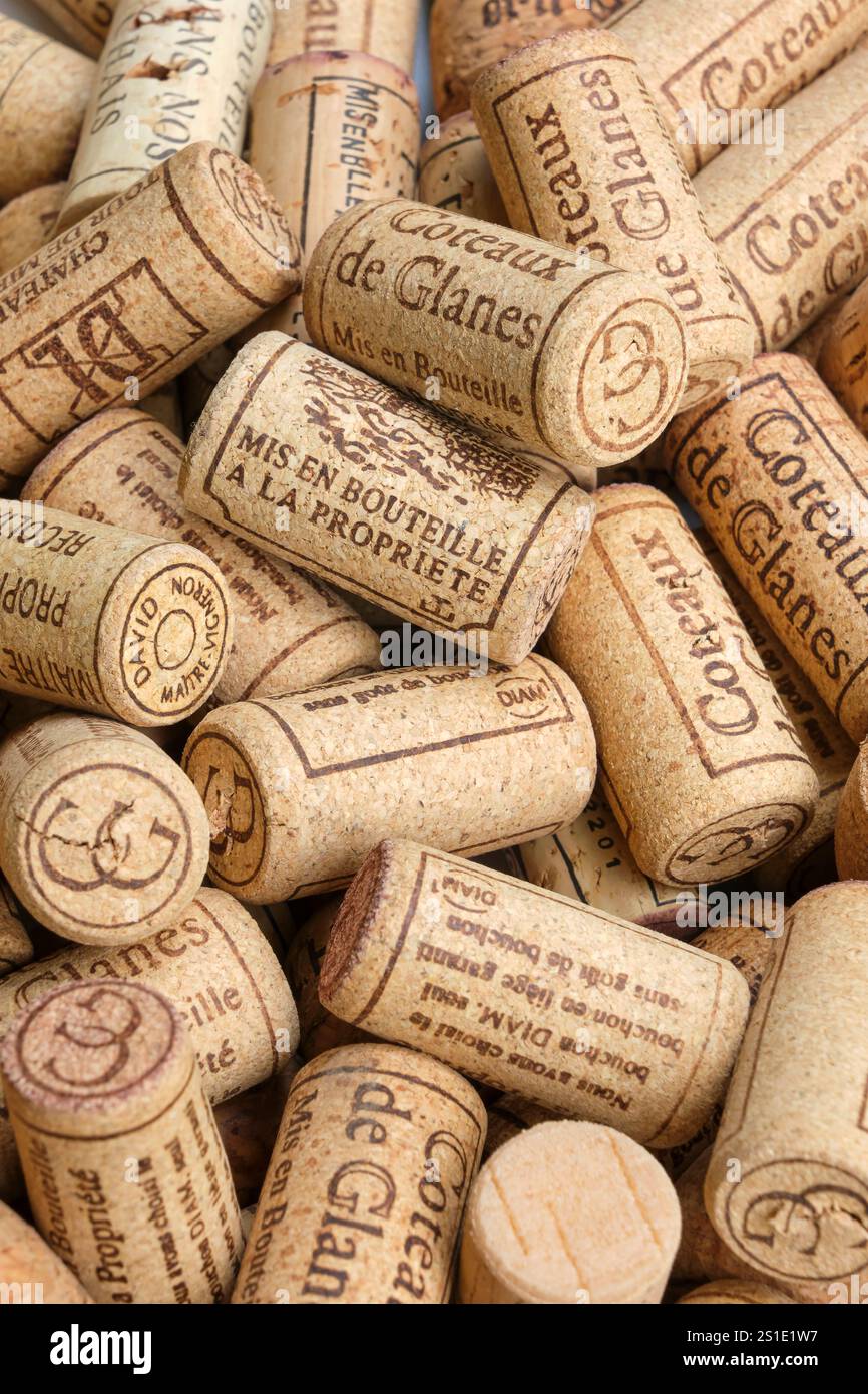 Eine Sammlung gebrauchter Weinflaschenkorken der Marke Coteaux de Glanes in Cornac Lot Occitanie in Südfrankreich Stockfoto