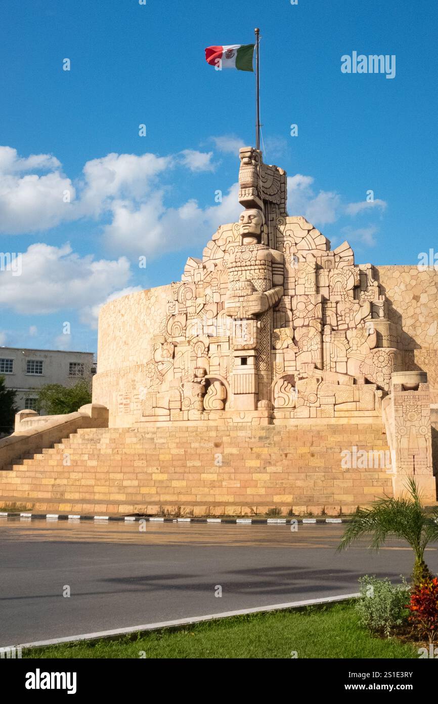 Denkmal für das Vaterland (1956) des kolumbianischen Bildhauers Romulo Rozo Pena auf der Avenue Paseo de Montejo, Merida, Mexiko Stockfoto