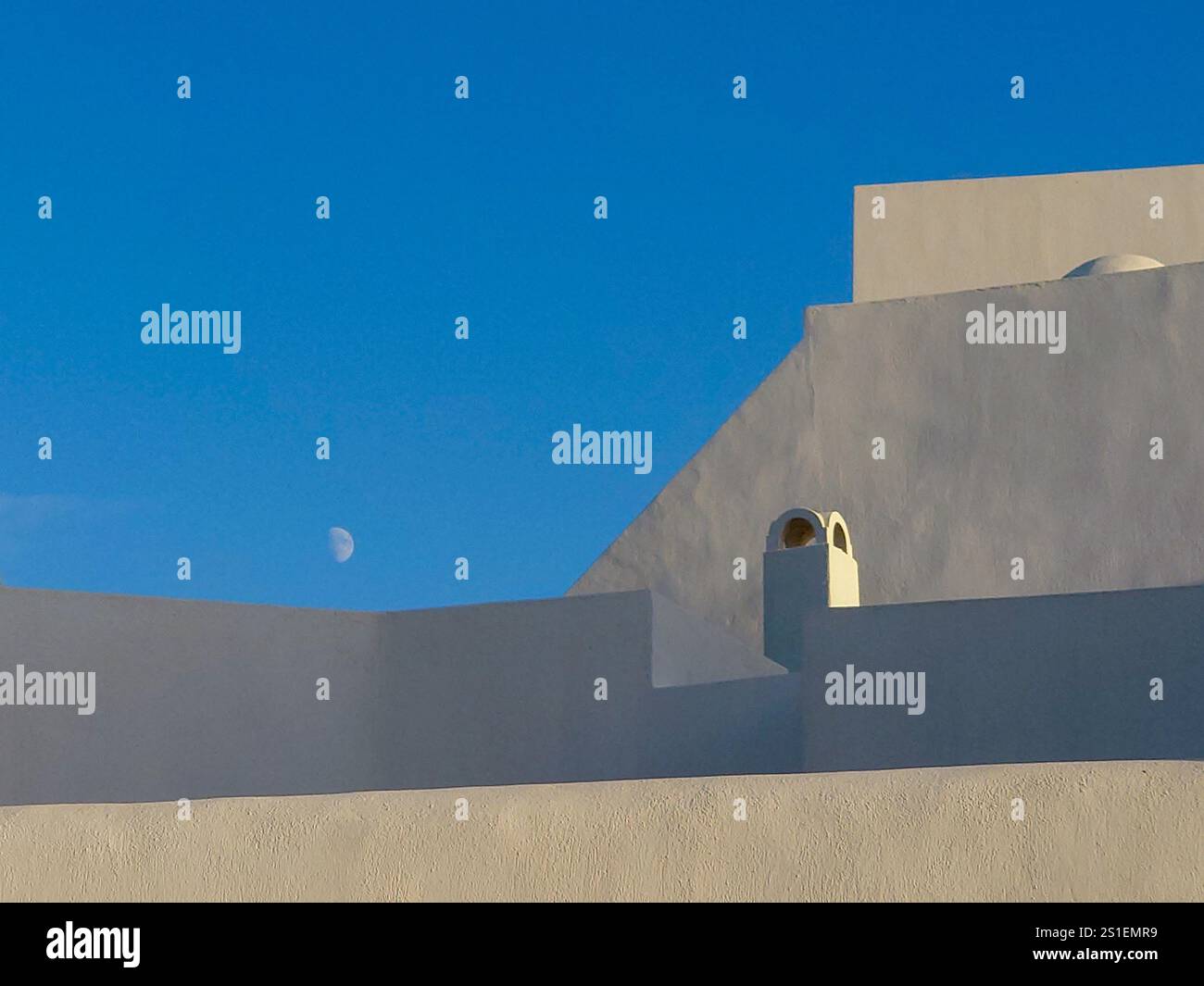 Glatte, weiß getünchte Wände, Santorin, Griechenland Stockfoto