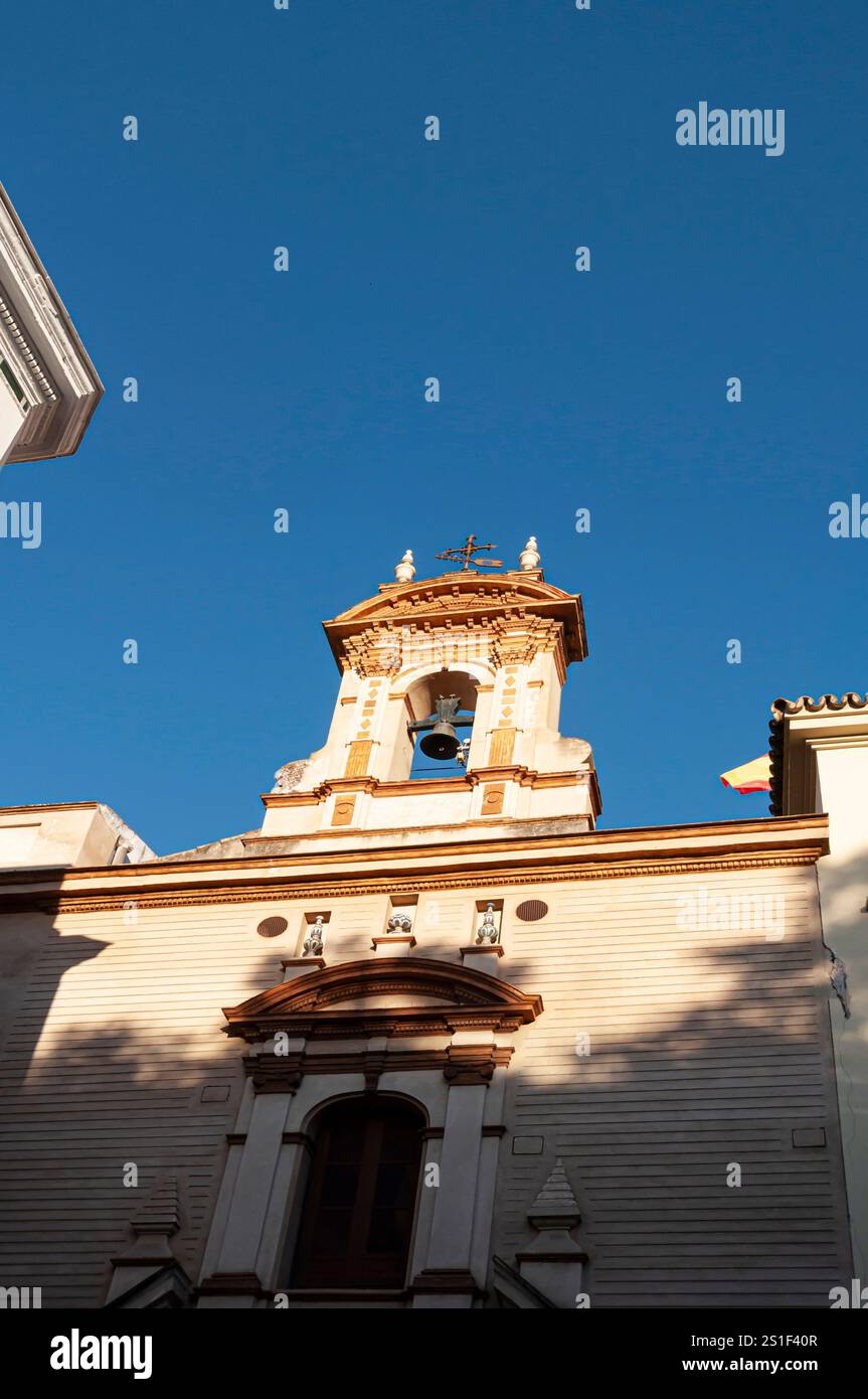 Kirche Santa Cruz, aus dem 18. Jahrhundert, Detail Glockenturm oder Espadaña, Sevilla, Andalusien, Spanien Stockfoto