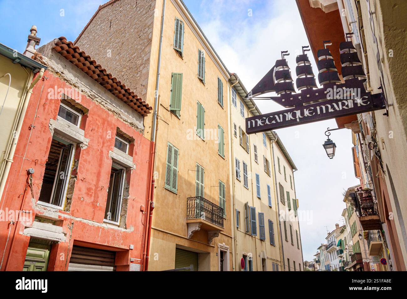 Cannes Frankreich, Provence Alpes Cote d’Azur, Le Suquet, Rue Georges Clemenceau, Mecanique Marine Mechanics, Geschäftsschild, Segeln nautisches Thema, Eisenkiefahrer Stockfoto