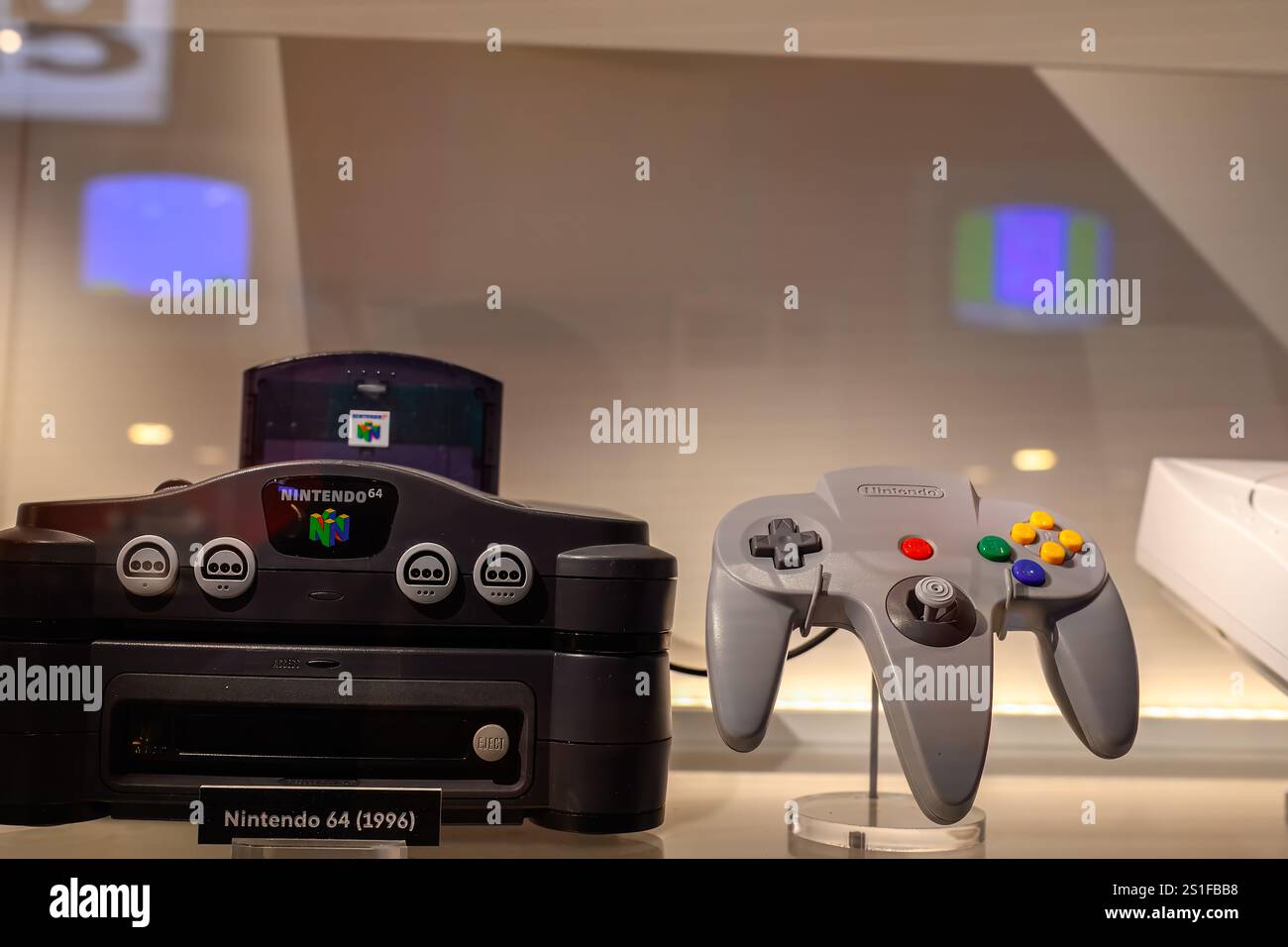 Rochester, New York, USA - 12.6,2024: Nintendo 64 Entertainment System im Strong National Museum of Play Stockfoto