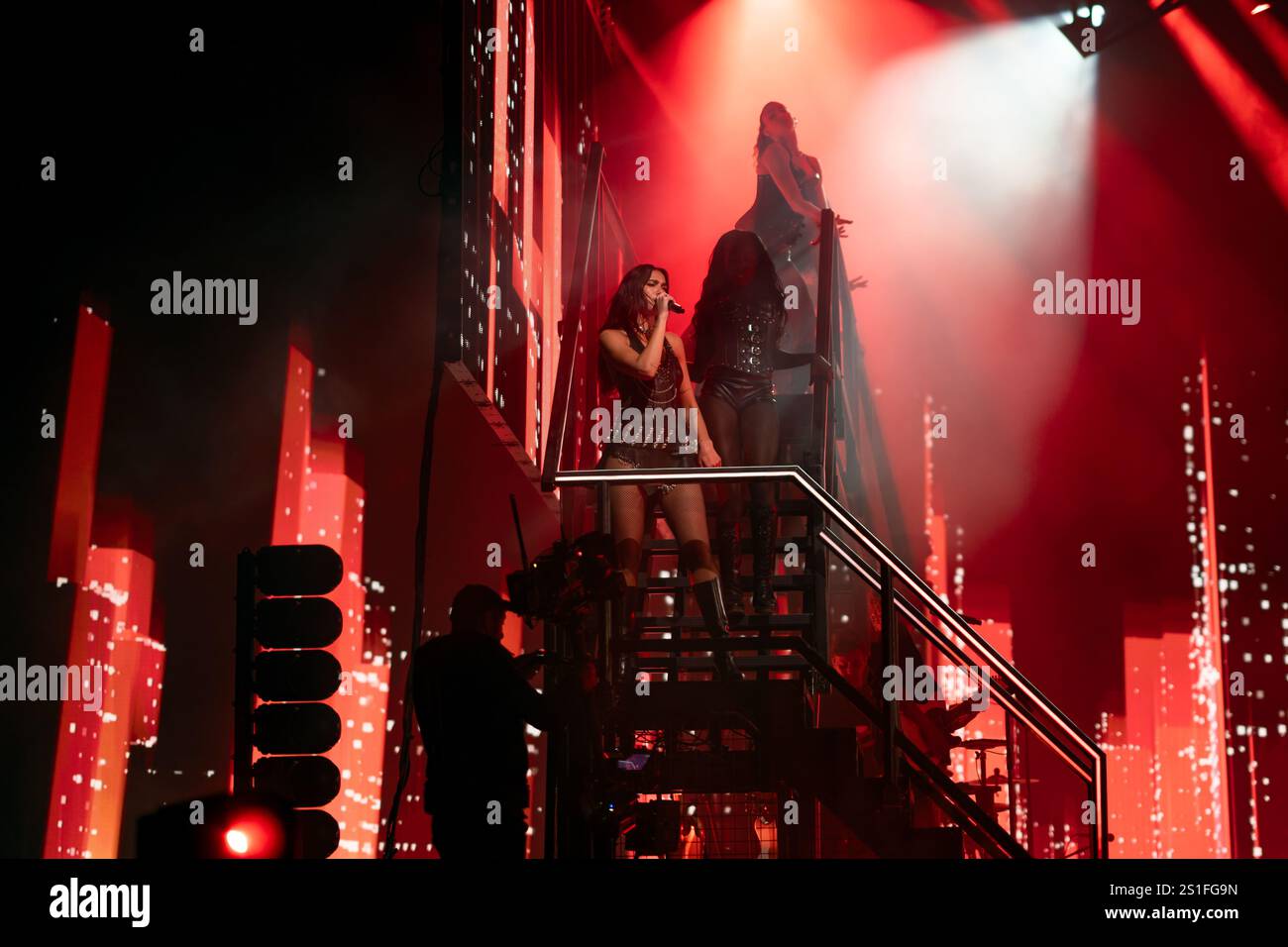 Dua Lipa Live beim Glastonbury Festival auf der Pyramid Stage am 28. Juni 2024 Stockfoto