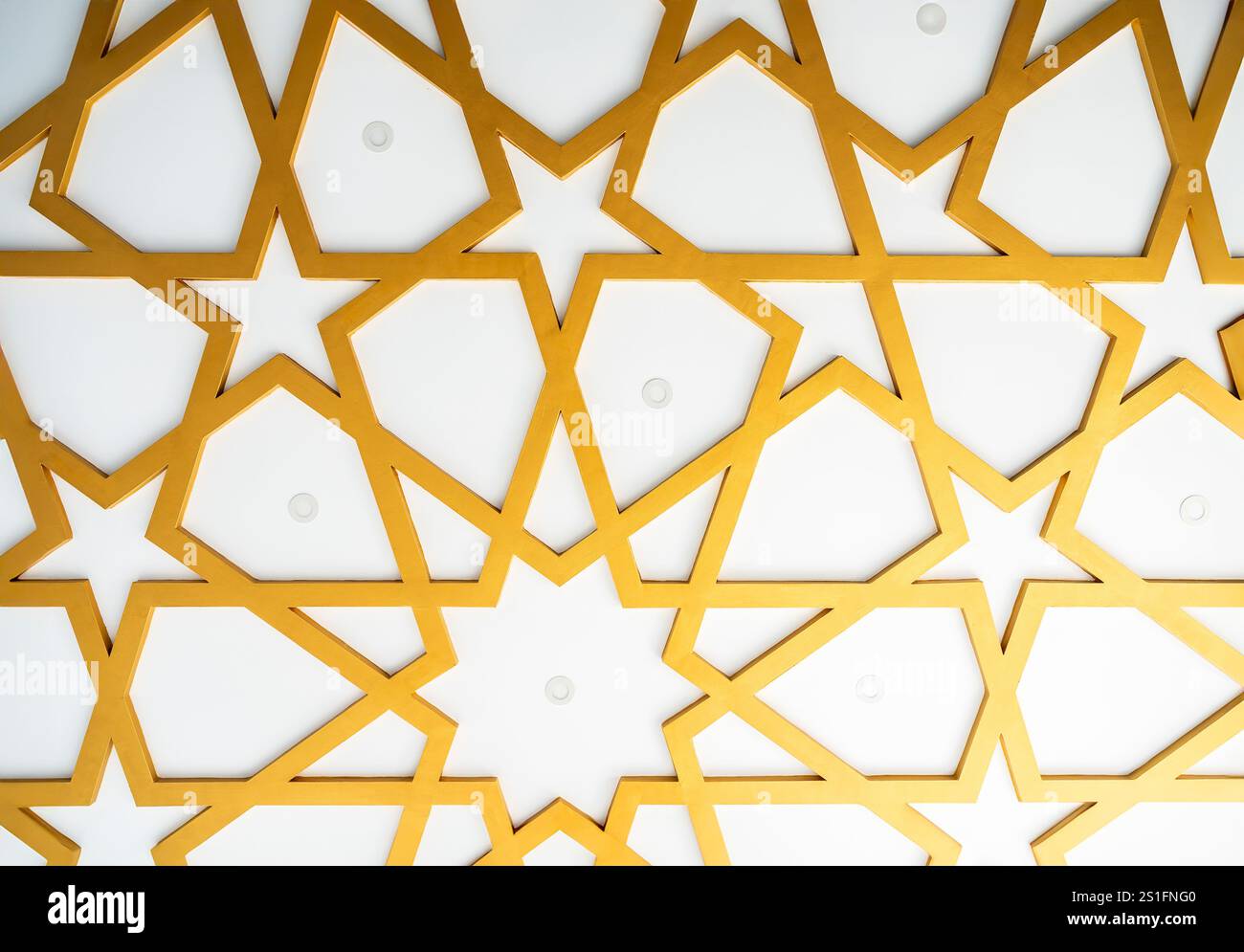 Arabische Muster an der Decke der Goldenen Moschee in Tirana, Albanien, 10. Dezember 2024 Stockfoto Arabische Muster an der Decke der Goldenen Moschee in Tirana, Albanien, 10. Dezember 2024 Stockfoto