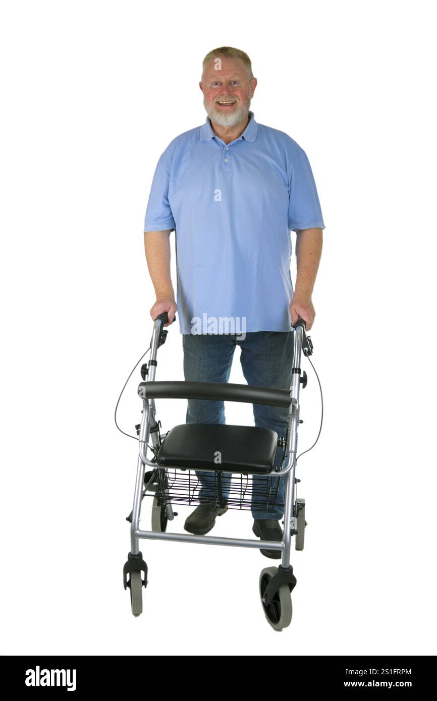 Senior mit Rollator auf weißem Hintergrund Stockfoto