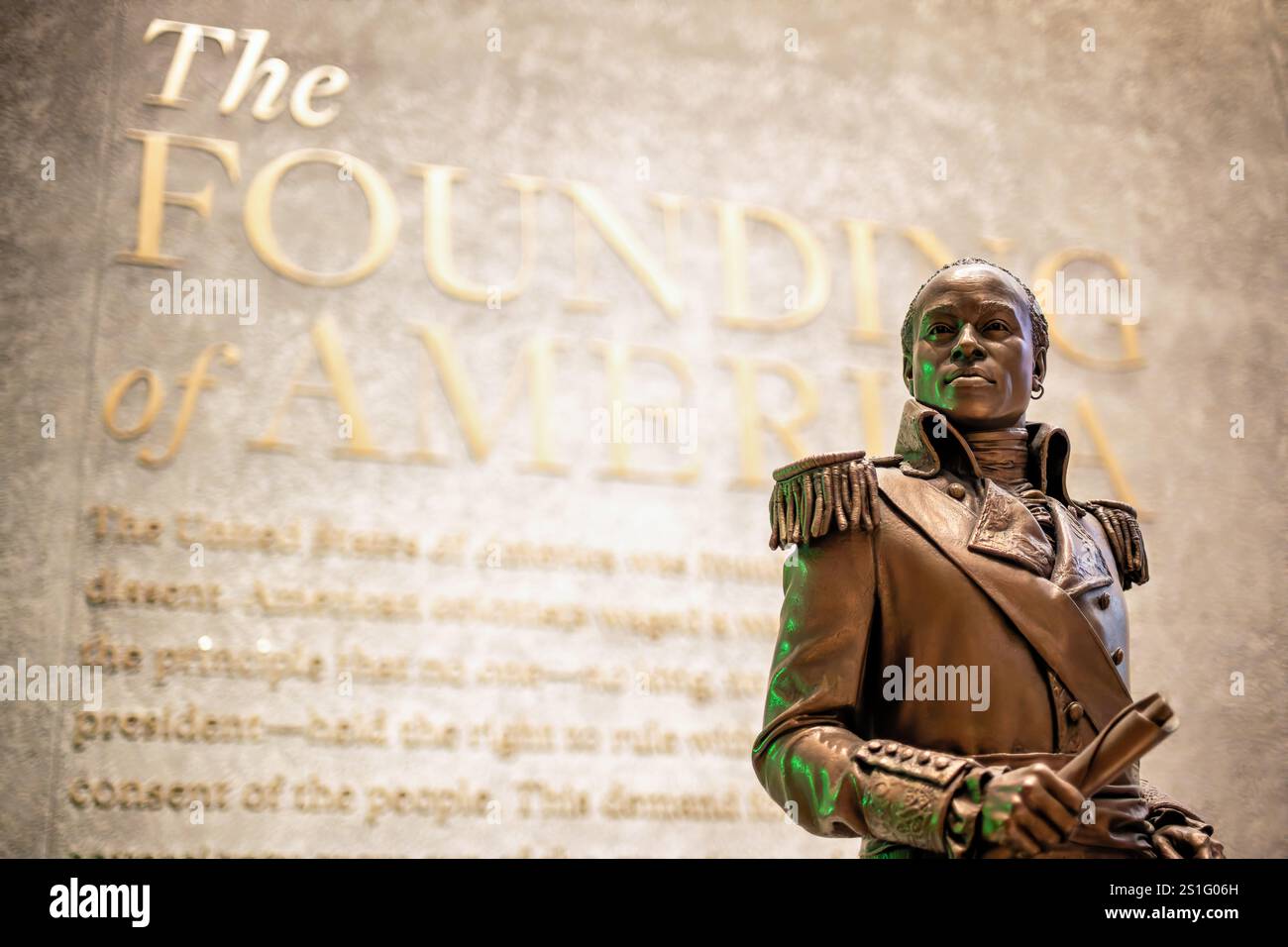 Toussaint Louverture Exhibit National Museum Washington DC // WASHINGTON DC — eine Ausstellung im National Museum of African American History and Culture zeigt Informationen über Toussaint Louverture, den Anführer der Haitianischen Revolution. Die Ausstellung enthält Texte, die Louvertures Leben von der Versklavung bis zur Freiheit und seine Rolle in der Unabhängigkeitsbewegung Haitis beschreiben. Die Ausstellung beschreibt, wie Louverture, 1743 in Saint-Domingue geboren, zu einer Schlüsselfigur im Kampf um die Freiheit wurde. Stockfoto