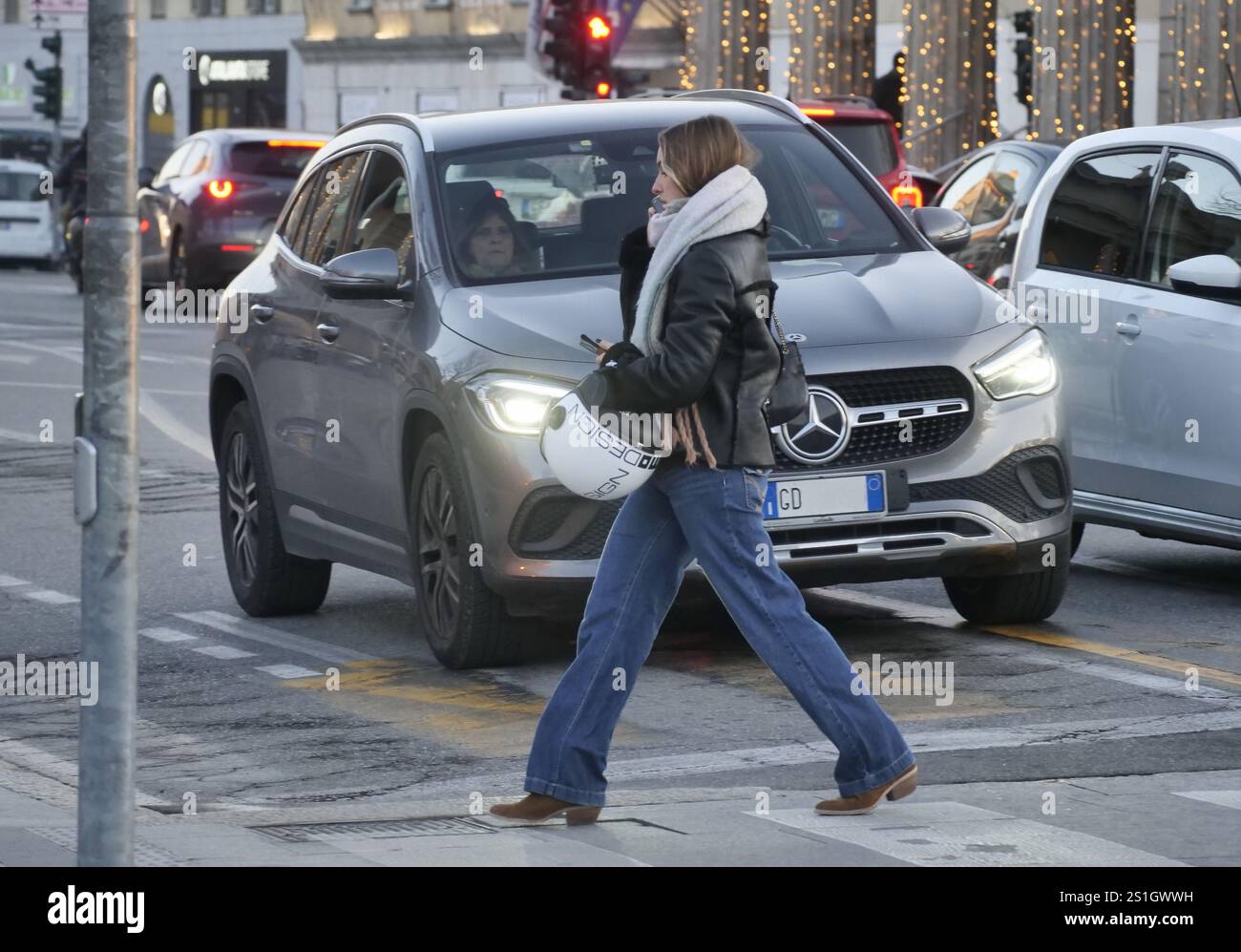 Bergamo, Italien. Januar 2025. Das Istituto Superiore di Sanità hat einen Dekalog für 2025 veröffentlicht, der eine Reihe von Empfehlungen zur Bekämpfung der Smartphone-sucht enthält Credit: Independent Photo Agency/Alamy Live News Stockfoto