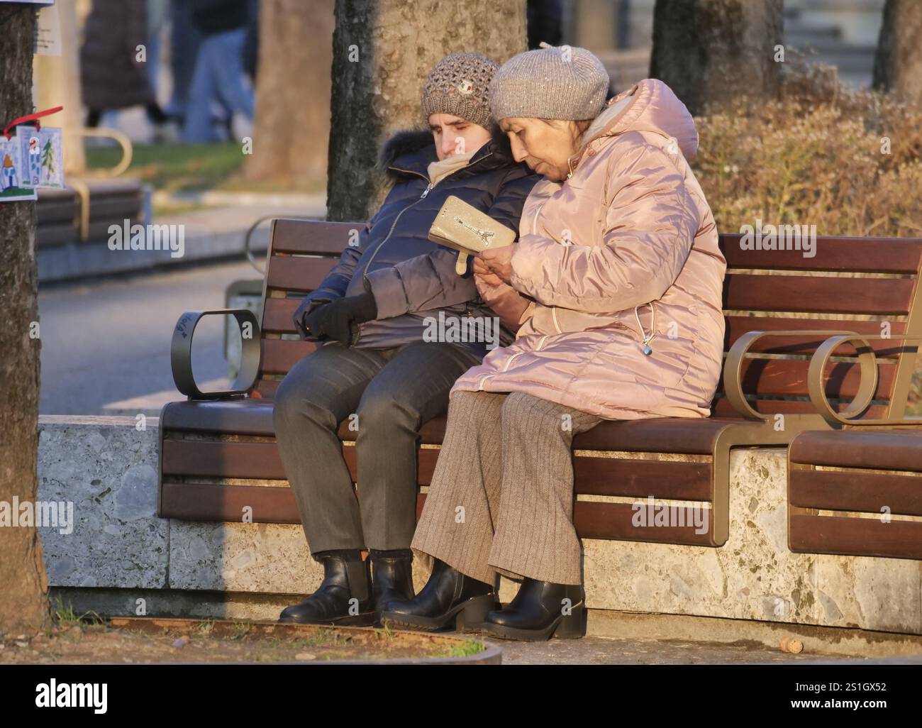 Bergamo, Italien. Januar 2025. Das Istituto Superiore di Sanità hat einen Dekalog für 2025 veröffentlicht, der eine Reihe von Empfehlungen zur Bekämpfung der Smartphone-sucht enthält Credit: Independent Photo Agency/Alamy Live News Stockfoto