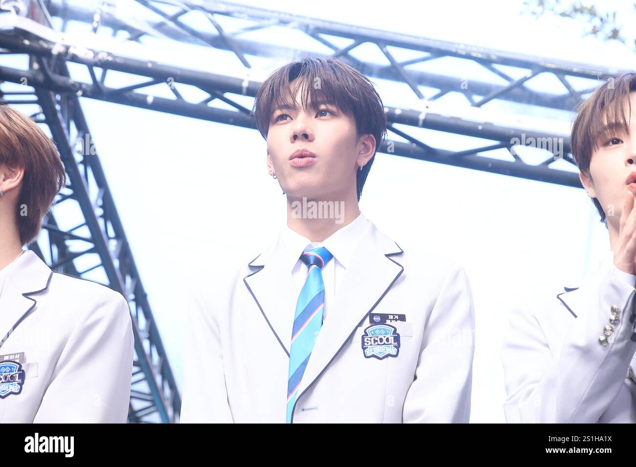 TAIPEI, CHINA - 4. JANUAR 2025 - U: NUS-Bandmitglieder nahmen als Gäste an der Unterzeichnungszeremonie der 7-köpfigen Gruppe Teil, die für das Finale von t ausgewählt wurde Stockfoto