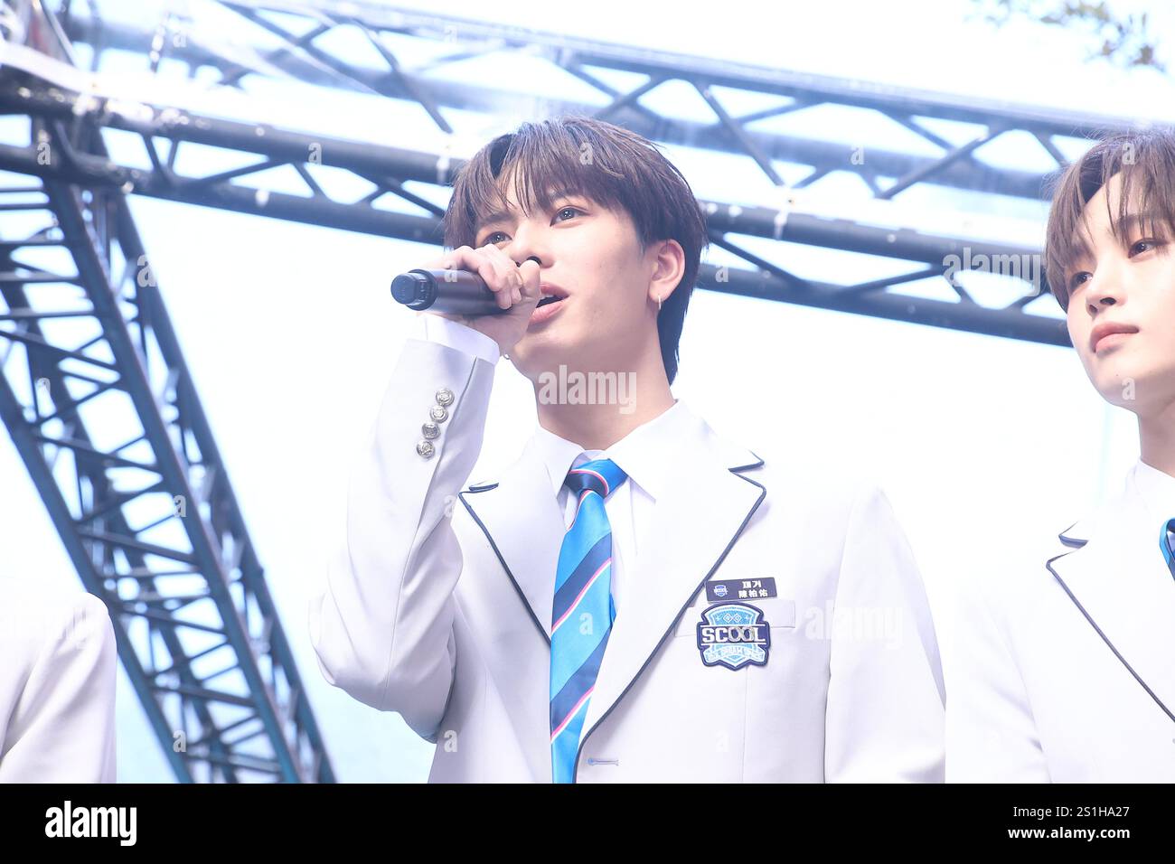 TAIPEI, CHINA - 4. JANUAR 2025 - U: NUS-Bandmitglieder nahmen als Gäste an der Unterzeichnungszeremonie der 7-köpfigen Gruppe Teil, die für das Finale von t ausgewählt wurde Stockfoto