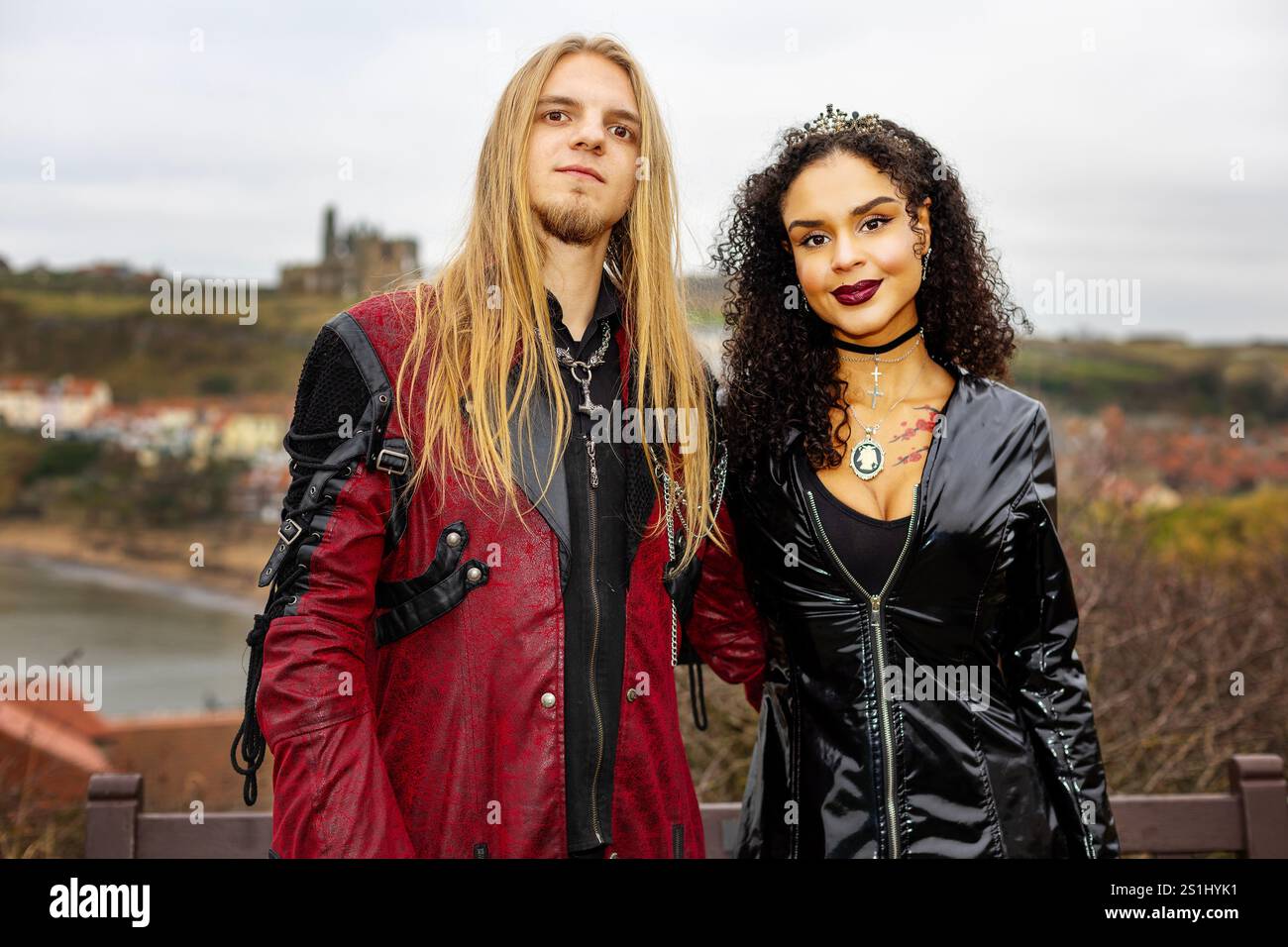 Ein cool aussehendes Paar auf dem whitby Goth Festival Stockfoto