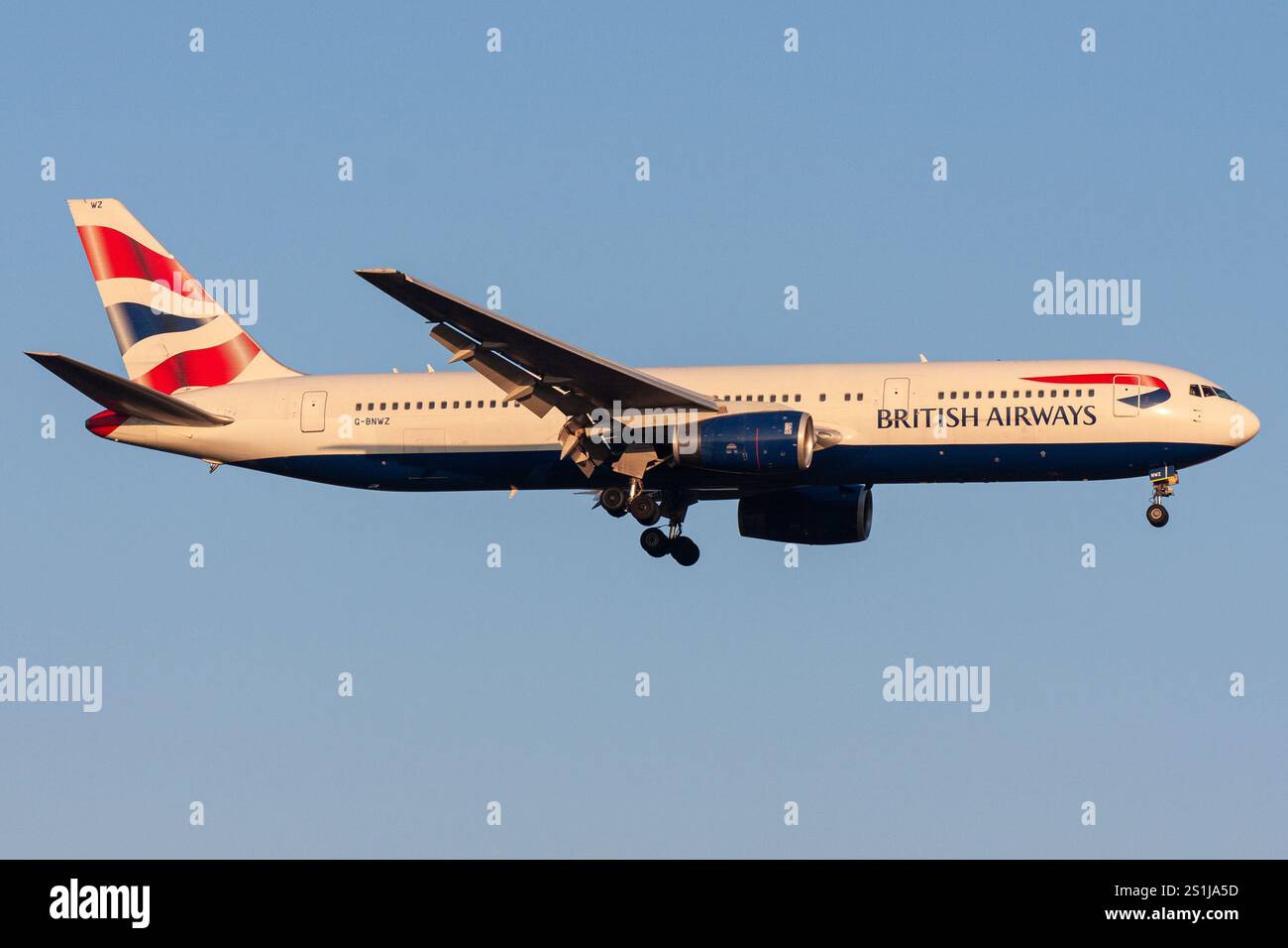 British Airways Boeing 767-300 mit Registrierung G-BNWZ im Finale für den Frankfurter Flughafen Stockfoto