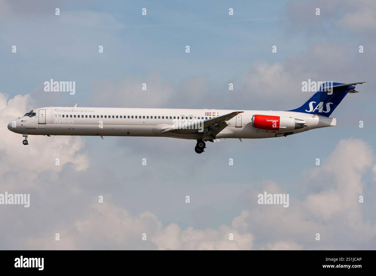 SAS Scandinavian Airlines McDonnell Douglas MD-82 mit Registrierung OY-KHG im Finale für den Flughafen Frankfurt Stockfoto