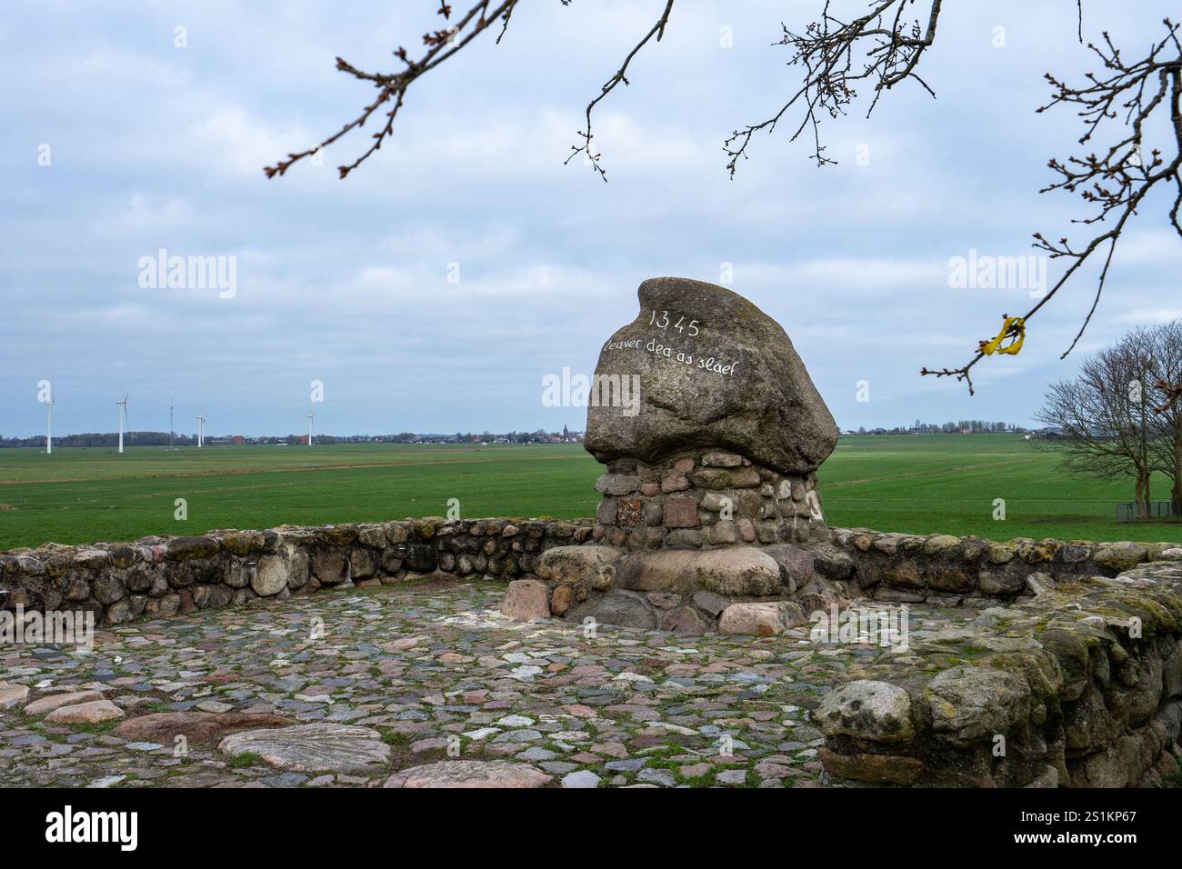 Dezember 2024. Warnungen, Niederlande. Denkmal aus der Warnenkampf im Jahr 1345. Stockfoto
