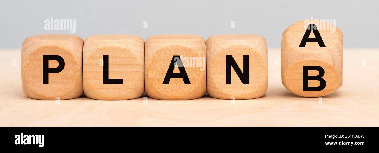 Plan A oder Plan B auf Holzwürfel sind Plan A oder Plan B als Alternative aufgedruckt Stockfoto