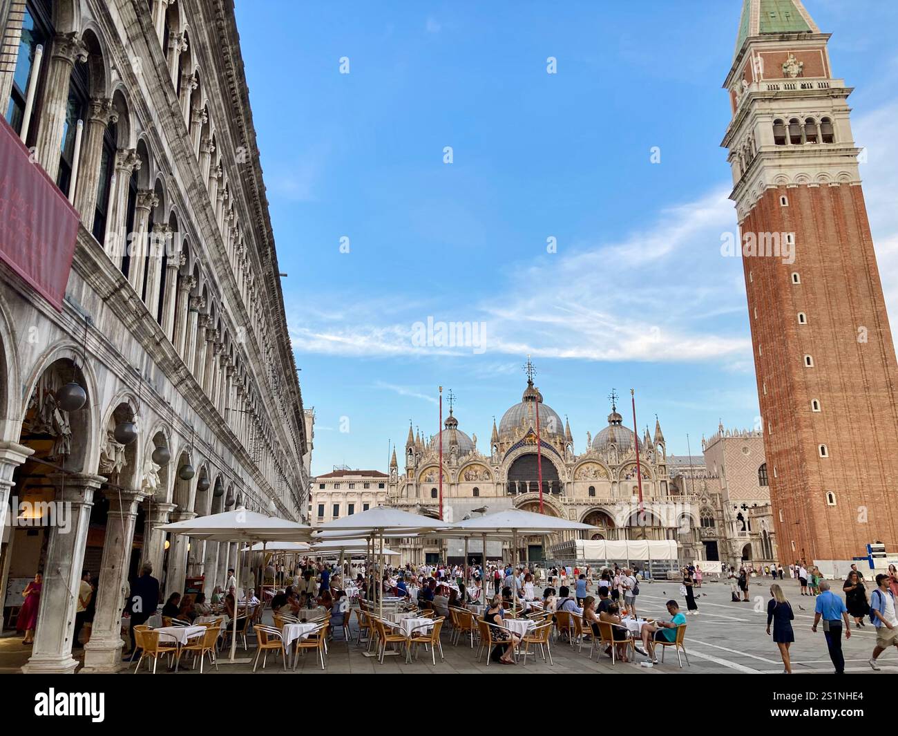 Markusplatz und Campanile, Venedig, Italien - Smartphone-aufgenommenes Stockfoto