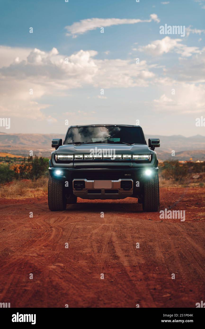 2024 GMC HUMMER EV SUV bereit, um die Trails zu erobern Stockfoto